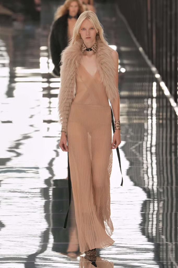 Fendi Spring Summer 2027: can Maria Grazia make feel Fendi like Fendi again? Vanity Teen Fendi Spring Summer 2027: can Maria Grazia make feel Fendi like Fendi again? Fendi Spring Summer 2027: can Maria Grazia make feel Fendi like Fendi again? Vanity Teen