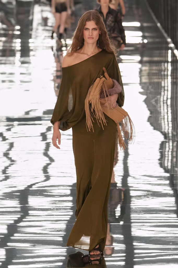 Fendi Spring Summer 2027: can Maria Grazia make feel Fendi like Fendi again? Vanity Teen Fendi Spring Summer 2027: can Maria Grazia make feel Fendi like Fendi again? Fendi Spring Summer 2027: can Maria Grazia make feel Fendi like Fendi again? Vanity Teen