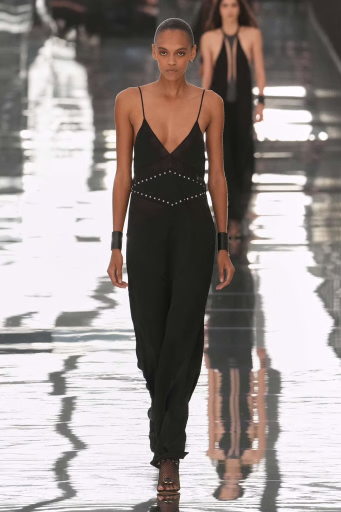 Fendi Spring Summer 2027: can Maria Grazia make feel Fendi like Fendi again? Vanity Teen Fendi Spring Summer 2027: can Maria Grazia make feel Fendi like Fendi again? Fendi Spring Summer 2027: can Maria Grazia make feel Fendi like Fendi again? Vanity Teen