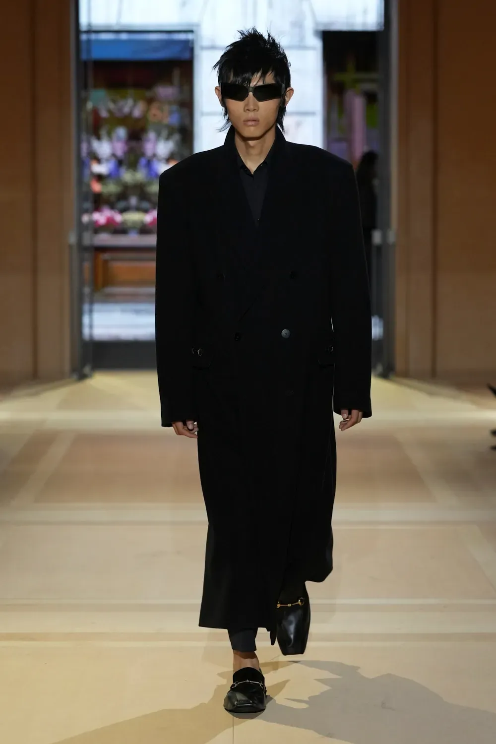 GUCCI SS27: THE STORE IS THE SHOW Vanity Teen GUCCI SS27: THE STORE IS THE SHOW GUCCI SS27: THE STORE IS THE SHOW Vanity Teen