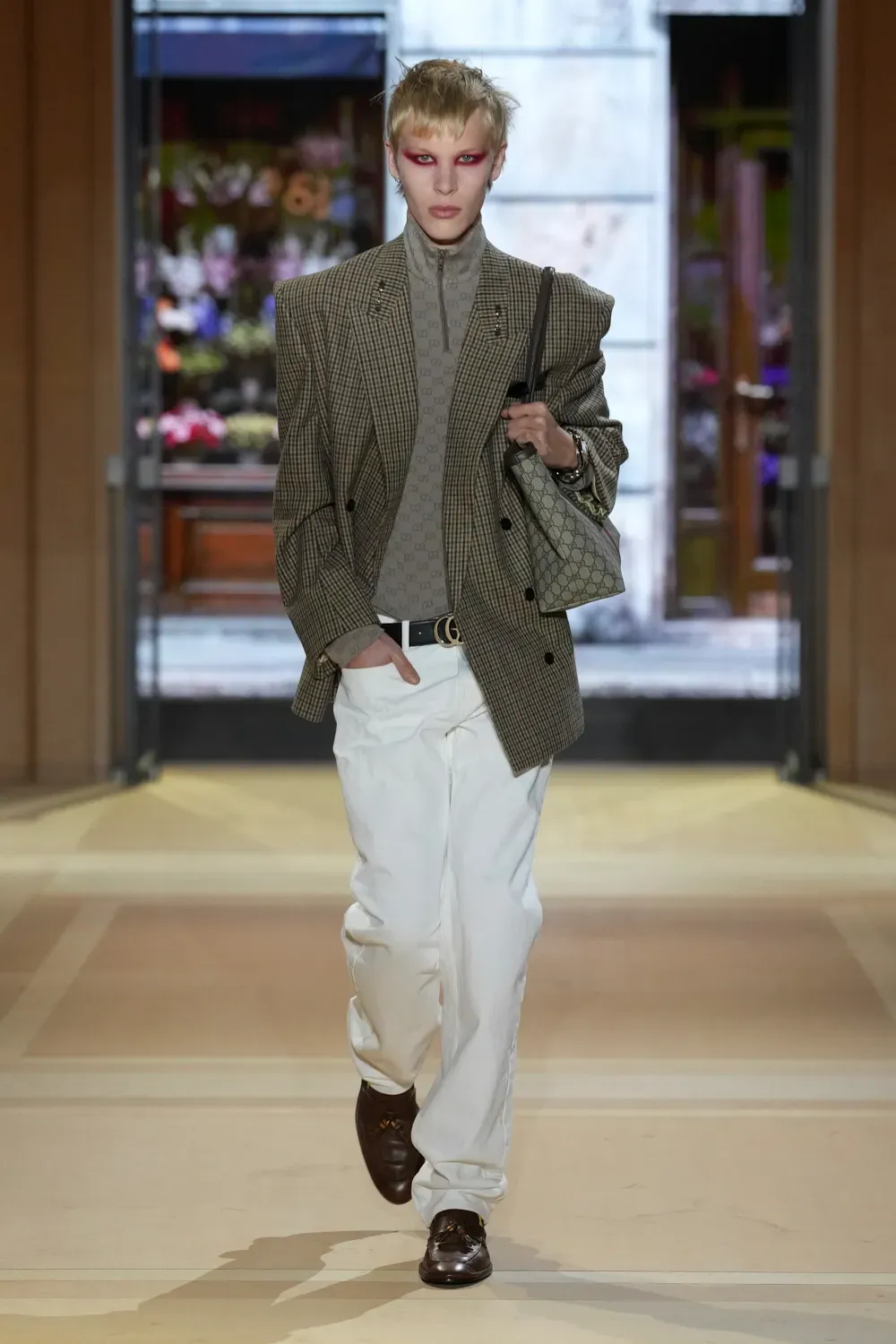 GUCCI SS27: THE STORE IS THE SHOW Vanity Teen GUCCI SS27: THE STORE IS THE SHOW GUCCI SS27: THE STORE IS THE SHOW Vanity Teen