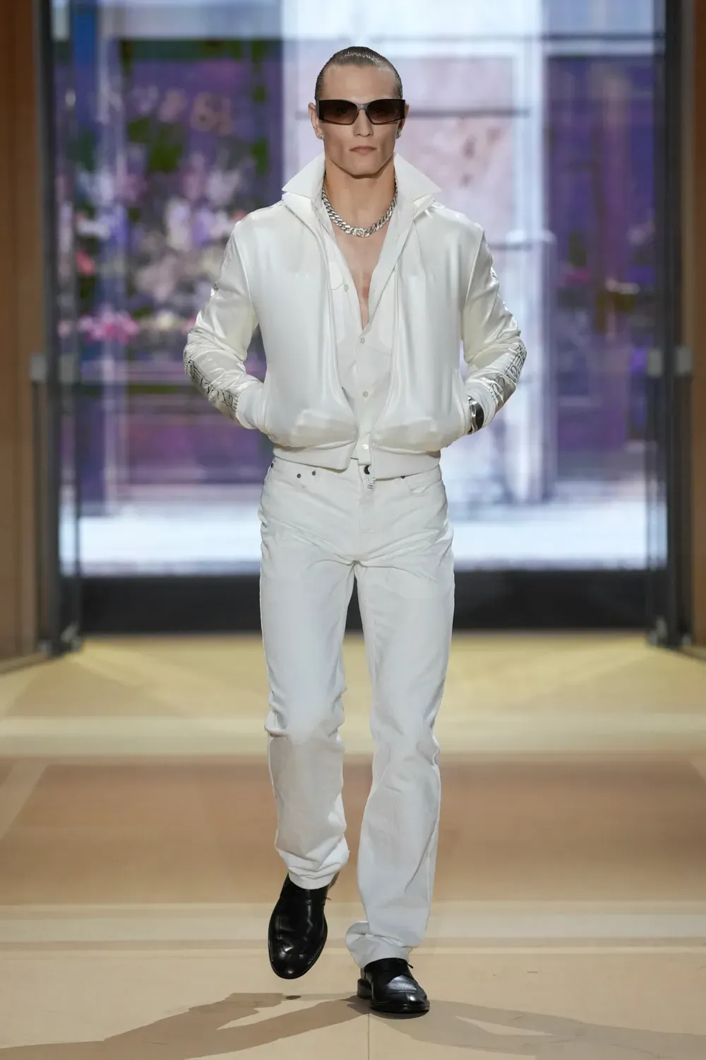 GUCCI SS27: THE STORE IS THE SHOW Vanity Teen GUCCI SS27: THE STORE IS THE SHOW GUCCI SS27: THE STORE IS THE SHOW Vanity Teen