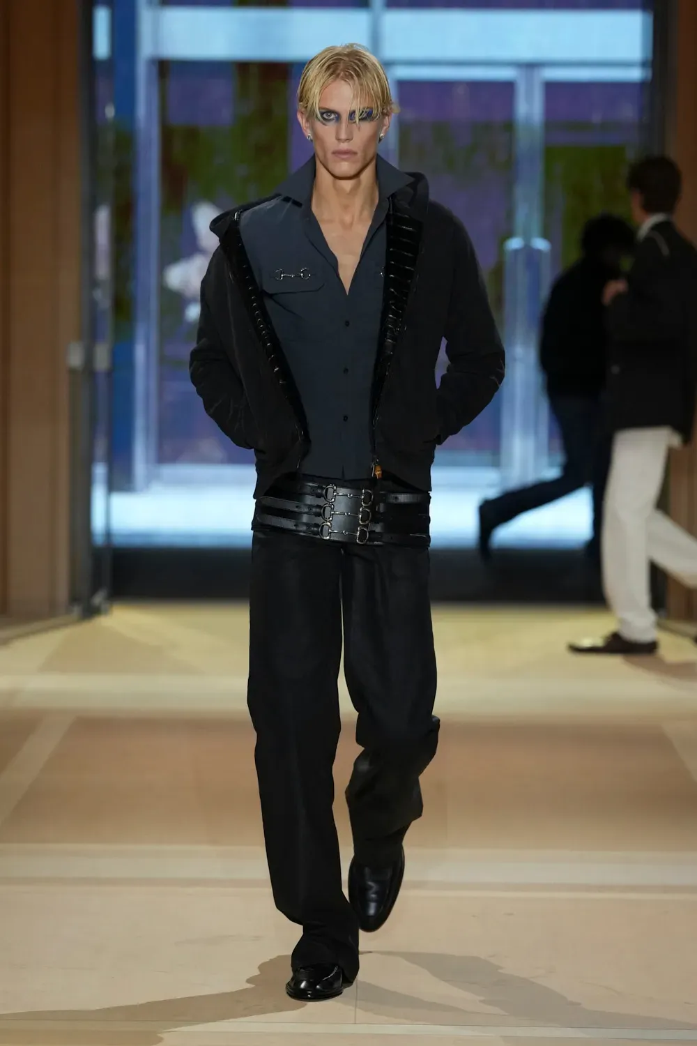 GUCCI SS27: THE STORE IS THE SHOW Vanity Teen GUCCI SS27: THE STORE IS THE SHOW GUCCI SS27: THE STORE IS THE SHOW Vanity Teen