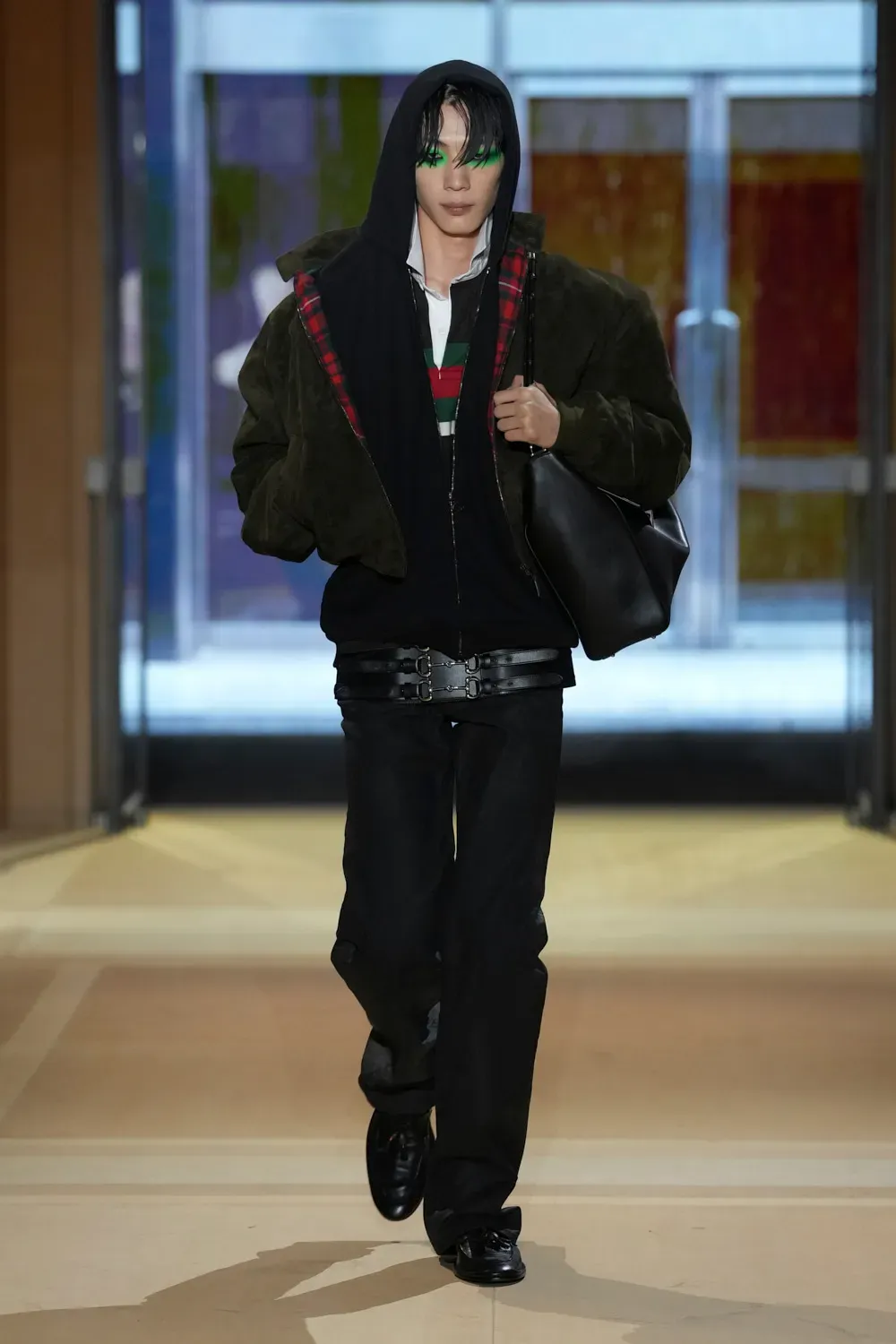GUCCI SS27: THE STORE IS THE SHOW Vanity Teen GUCCI SS27: THE STORE IS THE SHOW GUCCI SS27: THE STORE IS THE SHOW Vanity Teen