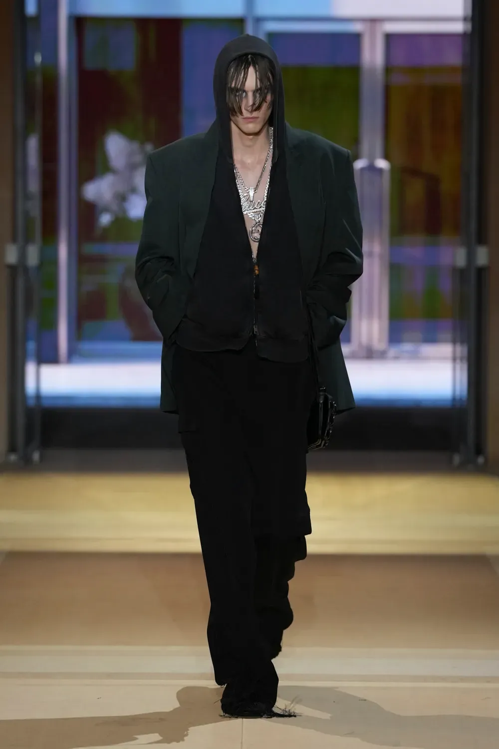 GUCCI SS27: THE STORE IS THE SHOW Vanity Teen GUCCI SS27: THE STORE IS THE SHOW GUCCI SS27: THE STORE IS THE SHOW Vanity Teen