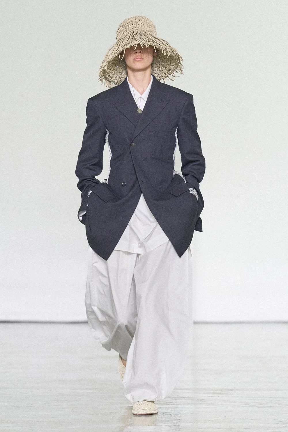 Bottega Veneta SS27: Intrecciato Takes a Lighter Turn Vanity Teen Bottega Veneta SS27: Intrecciato Takes a Lighter Turn Bottega Veneta SS27: Intrecciato Takes a Lighter Turn Vanity Teen