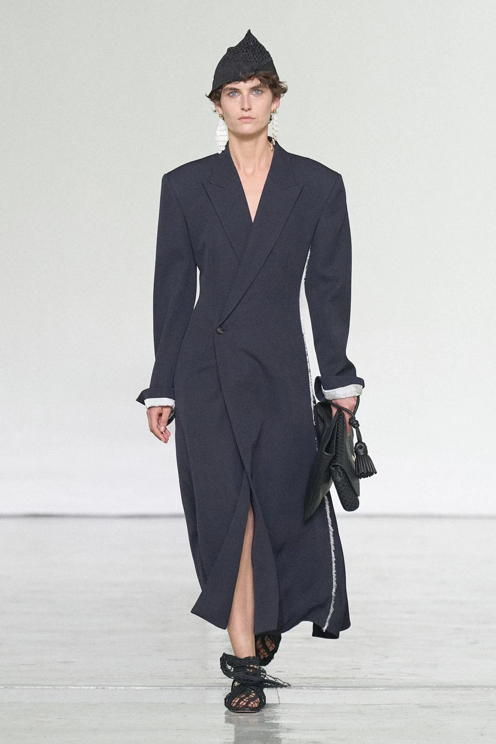 Bottega Veneta SS27: Intrecciato Takes a Lighter Turn Vanity Teen Bottega Veneta SS27: Intrecciato Takes a Lighter Turn Bottega Veneta SS27: Intrecciato Takes a Lighter Turn Vanity Teen
