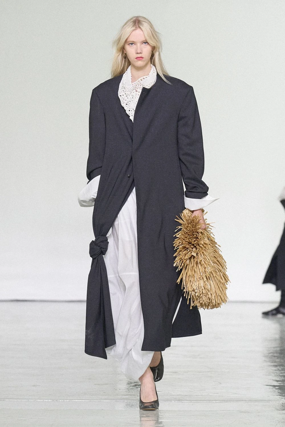 Bottega Veneta SS27: Intrecciato Takes a Lighter Turn Vanity Teen Bottega Veneta SS27: Intrecciato Takes a Lighter Turn Bottega Veneta SS27: Intrecciato Takes a Lighter Turn Vanity Teen