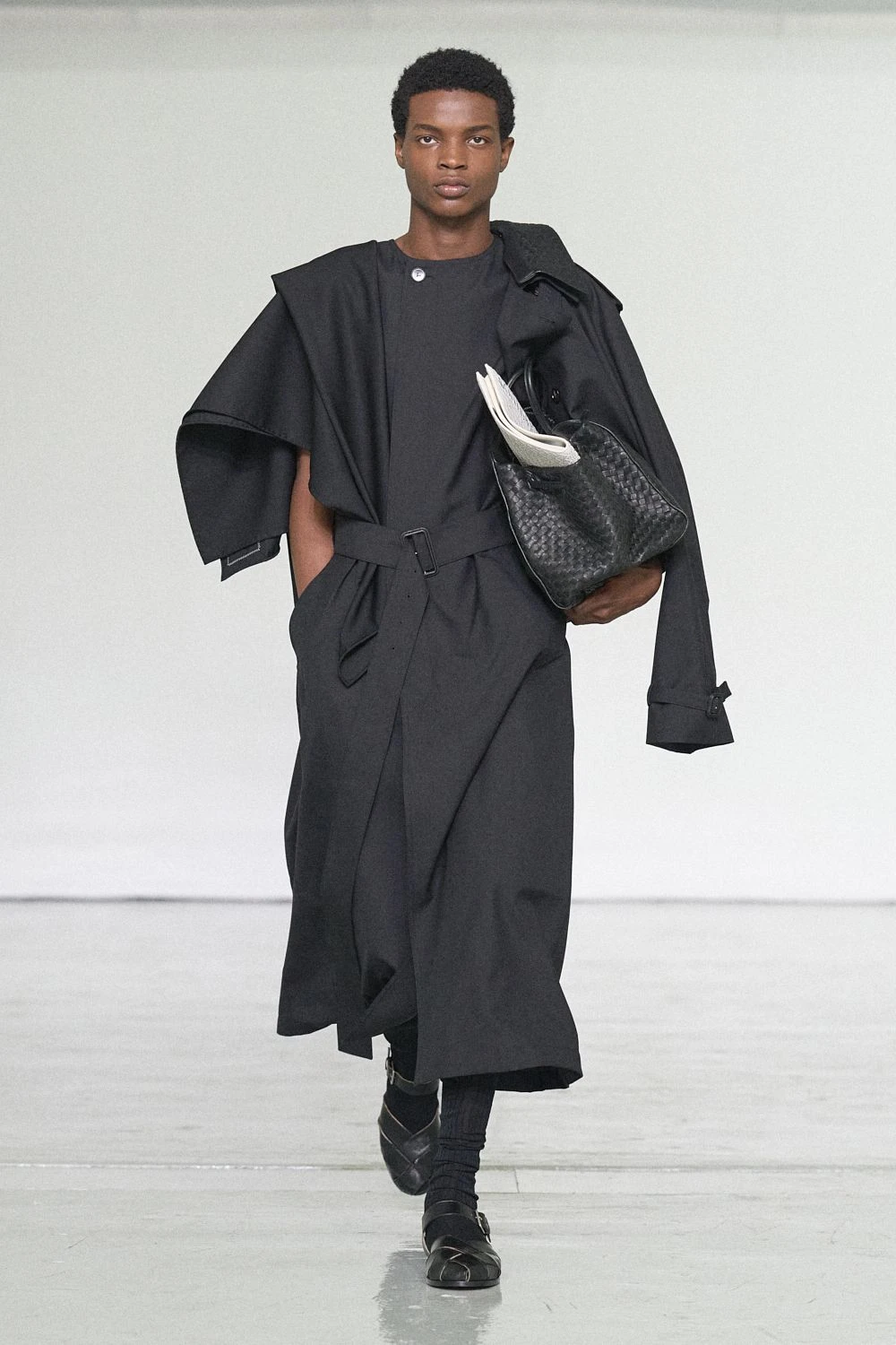 Bottega Veneta SS27: Intrecciato Takes a Lighter Turn Vanity Teen Bottega Veneta SS27: Intrecciato Takes a Lighter Turn Bottega Veneta SS27: Intrecciato Takes a Lighter Turn Vanity Teen