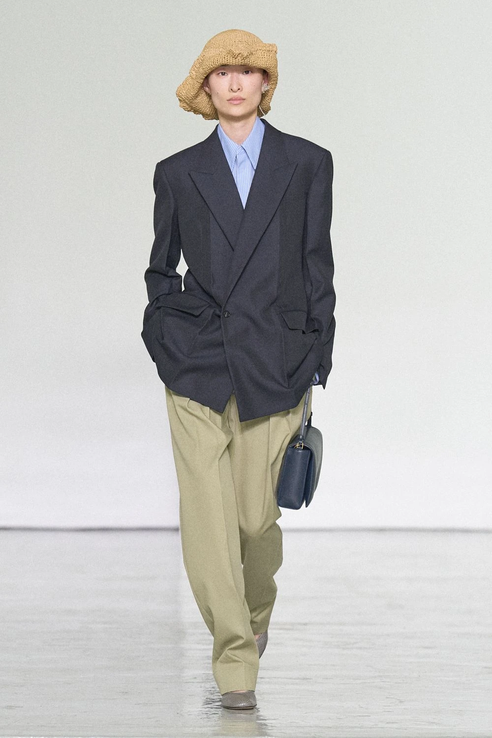 Bottega Veneta SS27: Intrecciato Takes a Lighter Turn Vanity Teen Bottega Veneta SS27: Intrecciato Takes a Lighter Turn Bottega Veneta SS27: Intrecciato Takes a Lighter Turn Vanity Teen