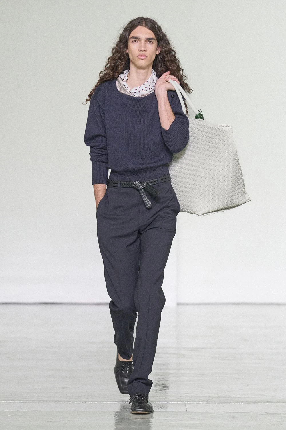Bottega Veneta SS27: Intrecciato Takes a Lighter Turn Vanity Teen Bottega Veneta SS27: Intrecciato Takes a Lighter Turn Bottega Veneta SS27: Intrecciato Takes a Lighter Turn Vanity Teen