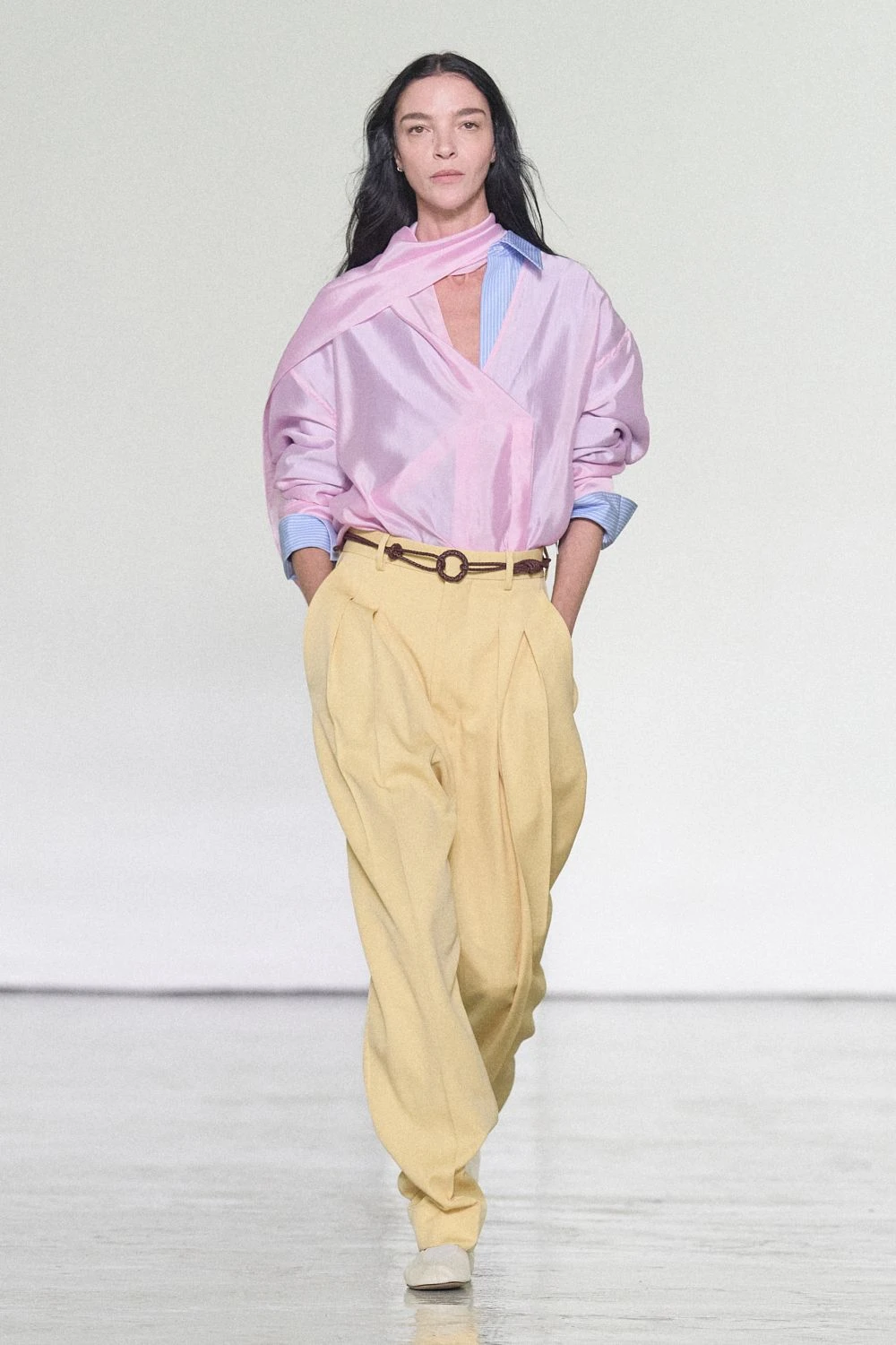 Bottega Veneta SS27: Intrecciato Takes a Lighter Turn Vanity Teen Bottega Veneta SS27: Intrecciato Takes a Lighter Turn Bottega Veneta SS27: Intrecciato Takes a Lighter Turn Vanity Teen