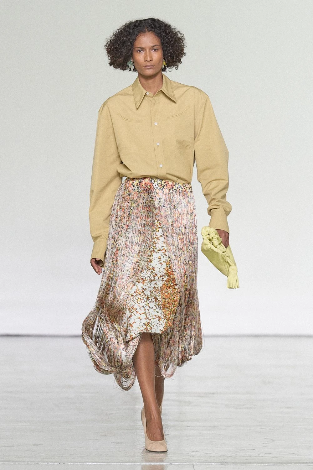Bottega Veneta SS27: Intrecciato Takes a Lighter Turn Vanity Teen Bottega Veneta SS27: Intrecciato Takes a Lighter Turn Bottega Veneta SS27: Intrecciato Takes a Lighter Turn Vanity Teen