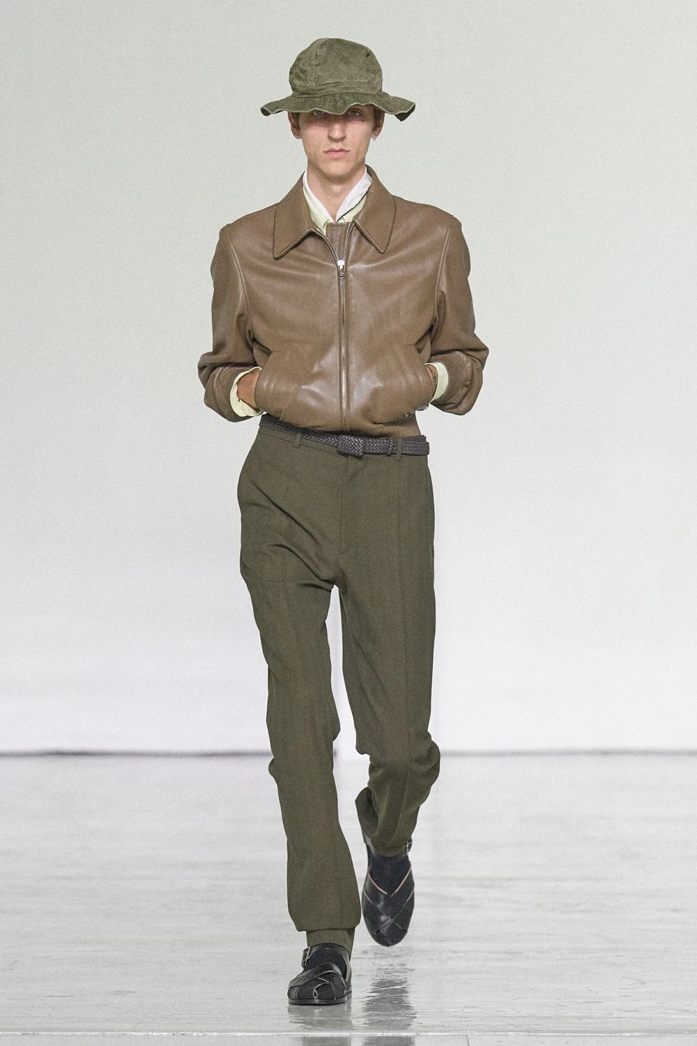 Bottega Veneta SS27: Intrecciato Takes a Lighter Turn Vanity Teen Bottega Veneta SS27: Intrecciato Takes a Lighter Turn Bottega Veneta SS27: Intrecciato Takes a Lighter Turn Vanity Teen