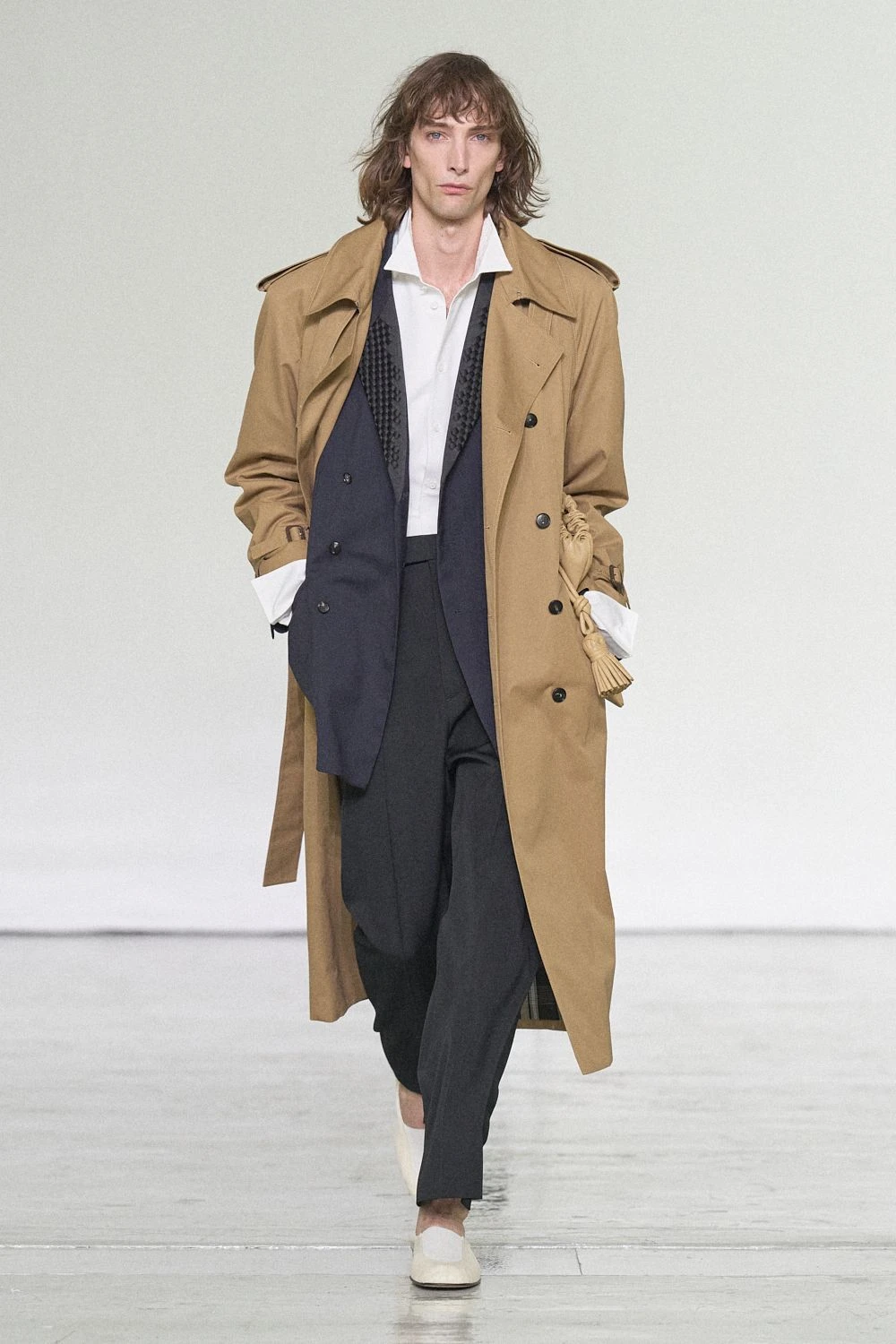 Bottega Veneta SS27: Intrecciato Takes a Lighter Turn Vanity Teen Bottega Veneta SS27: Intrecciato Takes a Lighter Turn Bottega Veneta SS27: Intrecciato Takes a Lighter Turn Vanity Teen