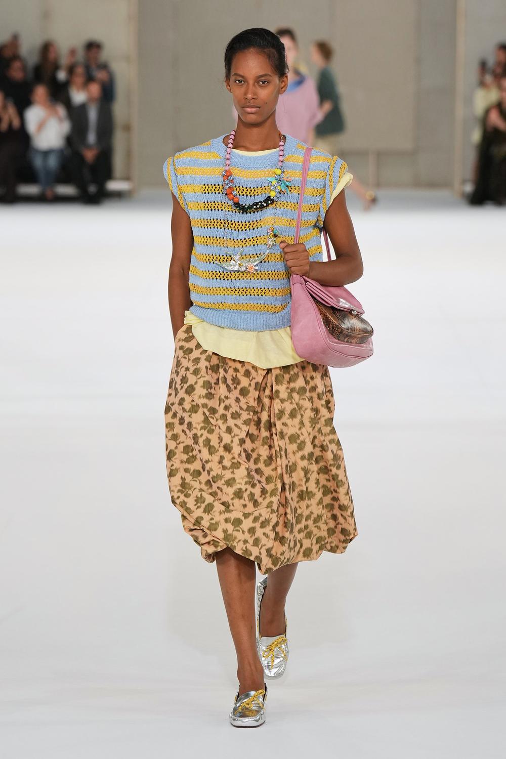 DRIES VAN NOTEN SS27 - WHAT IF FLOWERS FELL APART? Vanity Teen DRIES VAN NOTEN SS27 - WHAT IF FLOWERS FELL APART? DRIES VAN NOTEN SS27 - WHAT IF FLOWERS FELL APART? Vanity Teen