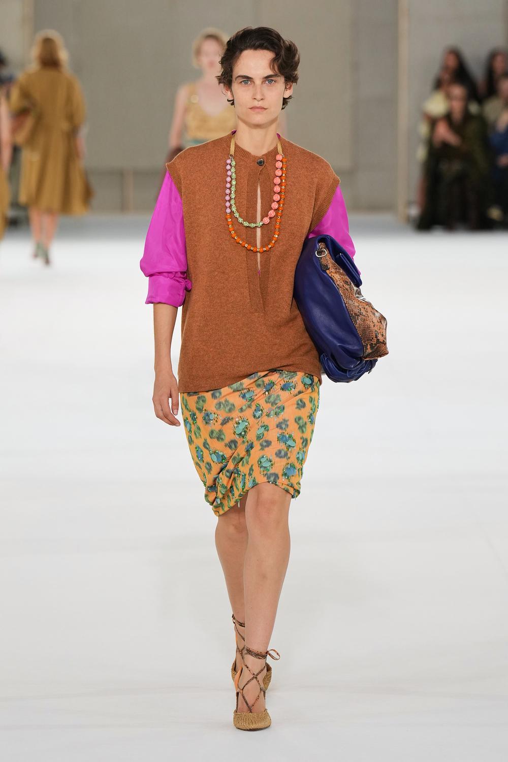 DRIES VAN NOTEN SS27 - WHAT IF FLOWERS FELL APART? Vanity Teen DRIES VAN NOTEN SS27 - WHAT IF FLOWERS FELL APART? DRIES VAN NOTEN SS27 - WHAT IF FLOWERS FELL APART? Vanity Teen