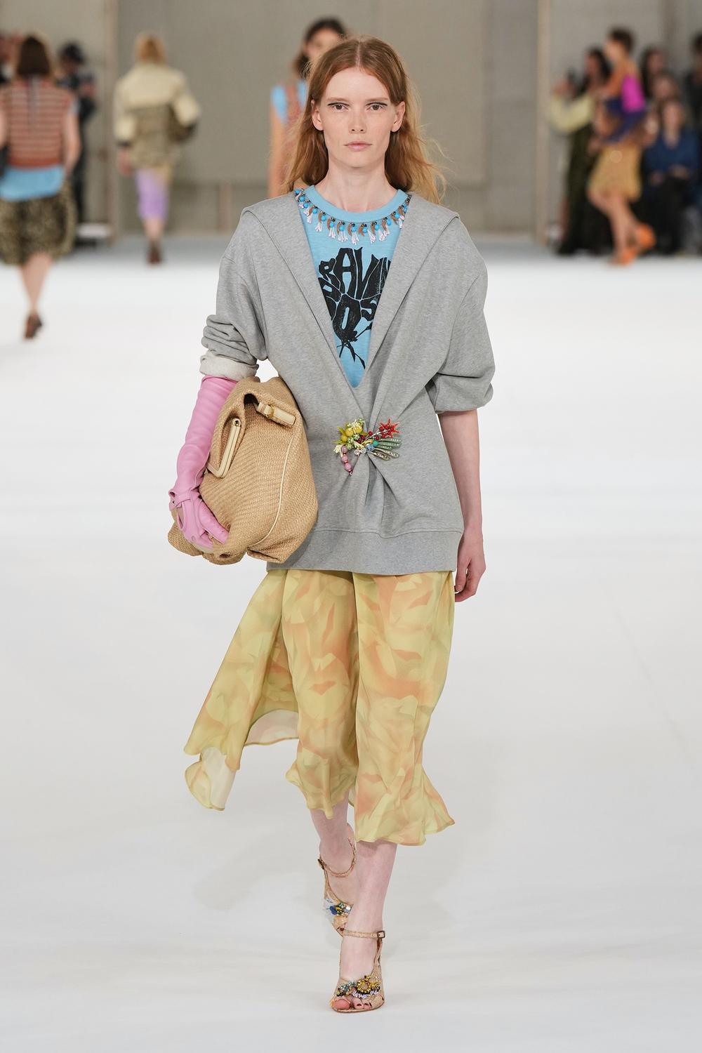 DRIES VAN NOTEN SS27 - WHAT IF FLOWERS FELL APART? Vanity Teen DRIES VAN NOTEN SS27 - WHAT IF FLOWERS FELL APART? DRIES VAN NOTEN SS27 - WHAT IF FLOWERS FELL APART? Vanity Teen