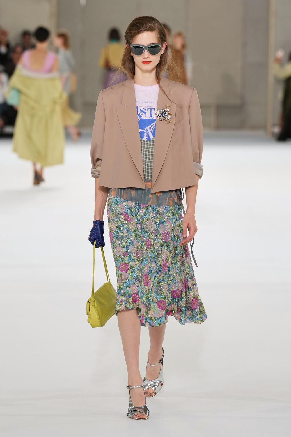 DRIES VAN NOTEN SS27 - WHAT IF FLOWERS FELL APART? Vanity Teen DRIES VAN NOTEN SS27 - WHAT IF FLOWERS FELL APART? DRIES VAN NOTEN SS27 - WHAT IF FLOWERS FELL APART? Vanity Teen