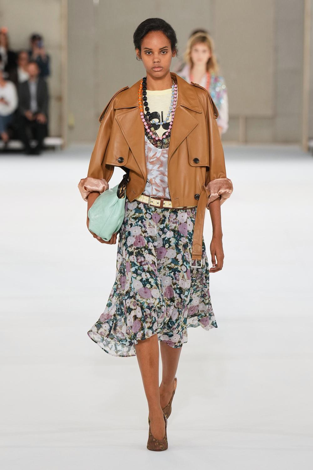 DRIES VAN NOTEN SS27 - WHAT IF FLOWERS FELL APART? Vanity Teen DRIES VAN NOTEN SS27 - WHAT IF FLOWERS FELL APART? DRIES VAN NOTEN SS27 - WHAT IF FLOWERS FELL APART? Vanity Teen