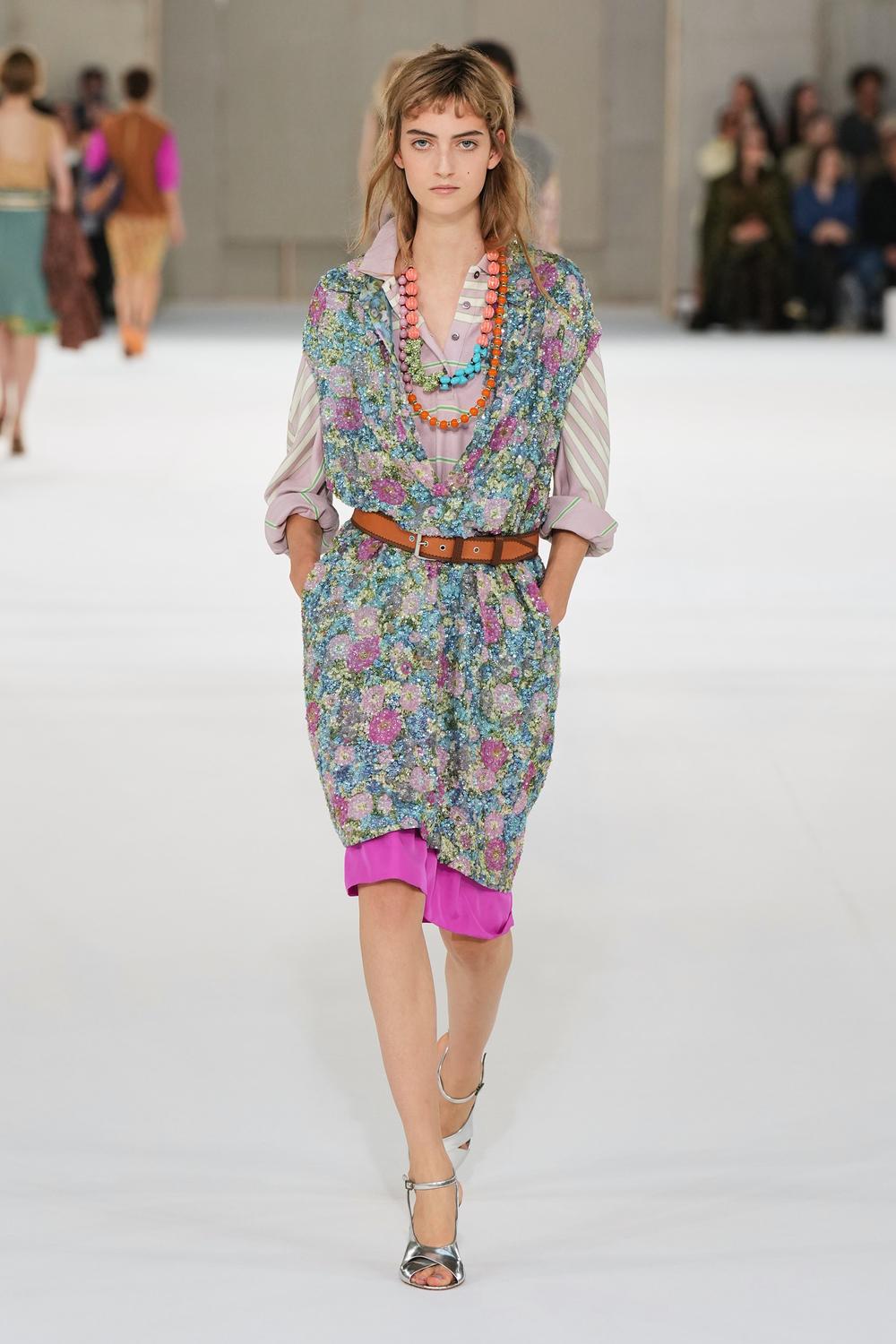 DRIES VAN NOTEN SS27 - WHAT IF FLOWERS FELL APART? Vanity Teen DRIES VAN NOTEN SS27 - WHAT IF FLOWERS FELL APART? DRIES VAN NOTEN SS27 - WHAT IF FLOWERS FELL APART? Vanity Teen