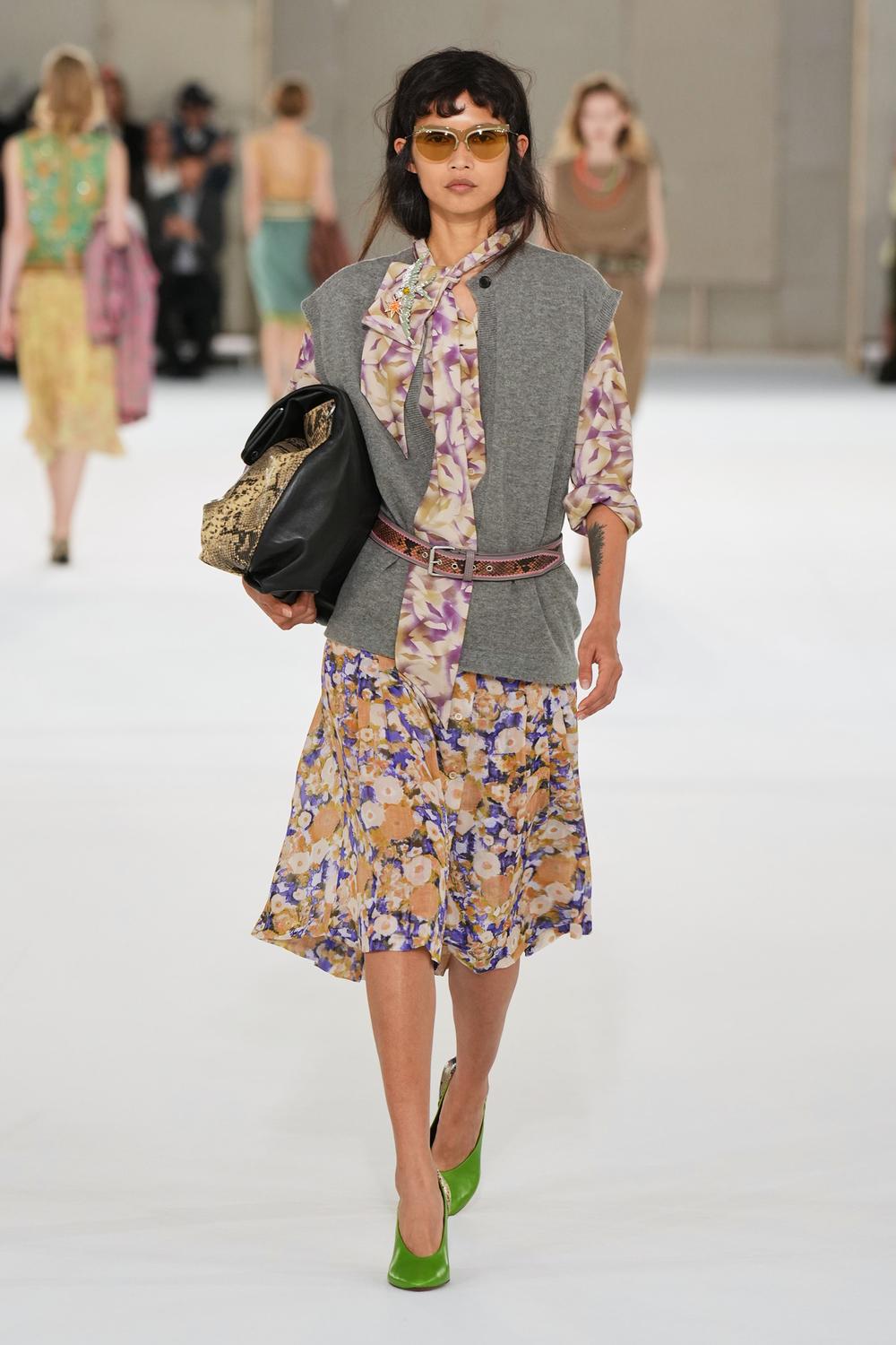 DRIES VAN NOTEN SS27 - WHAT IF FLOWERS FELL APART? Vanity Teen DRIES VAN NOTEN SS27 - WHAT IF FLOWERS FELL APART? DRIES VAN NOTEN SS27 - WHAT IF FLOWERS FELL APART? Vanity Teen