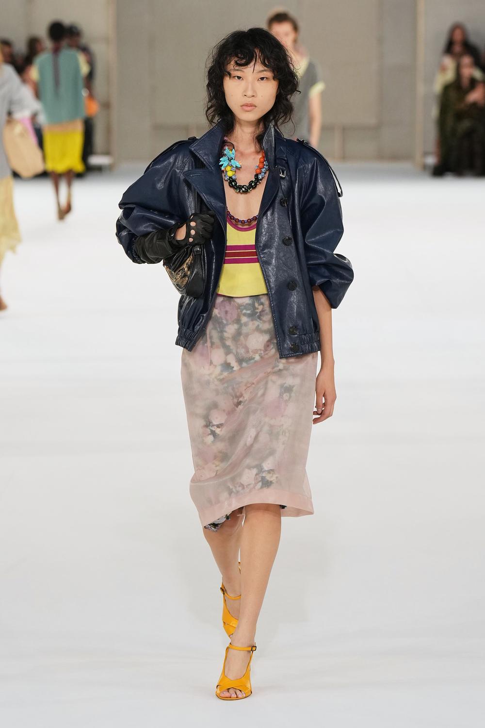 DRIES VAN NOTEN SS27 - WHAT IF FLOWERS FELL APART? Vanity Teen DRIES VAN NOTEN SS27 - WHAT IF FLOWERS FELL APART? DRIES VAN NOTEN SS27 - WHAT IF FLOWERS FELL APART? Vanity Teen
