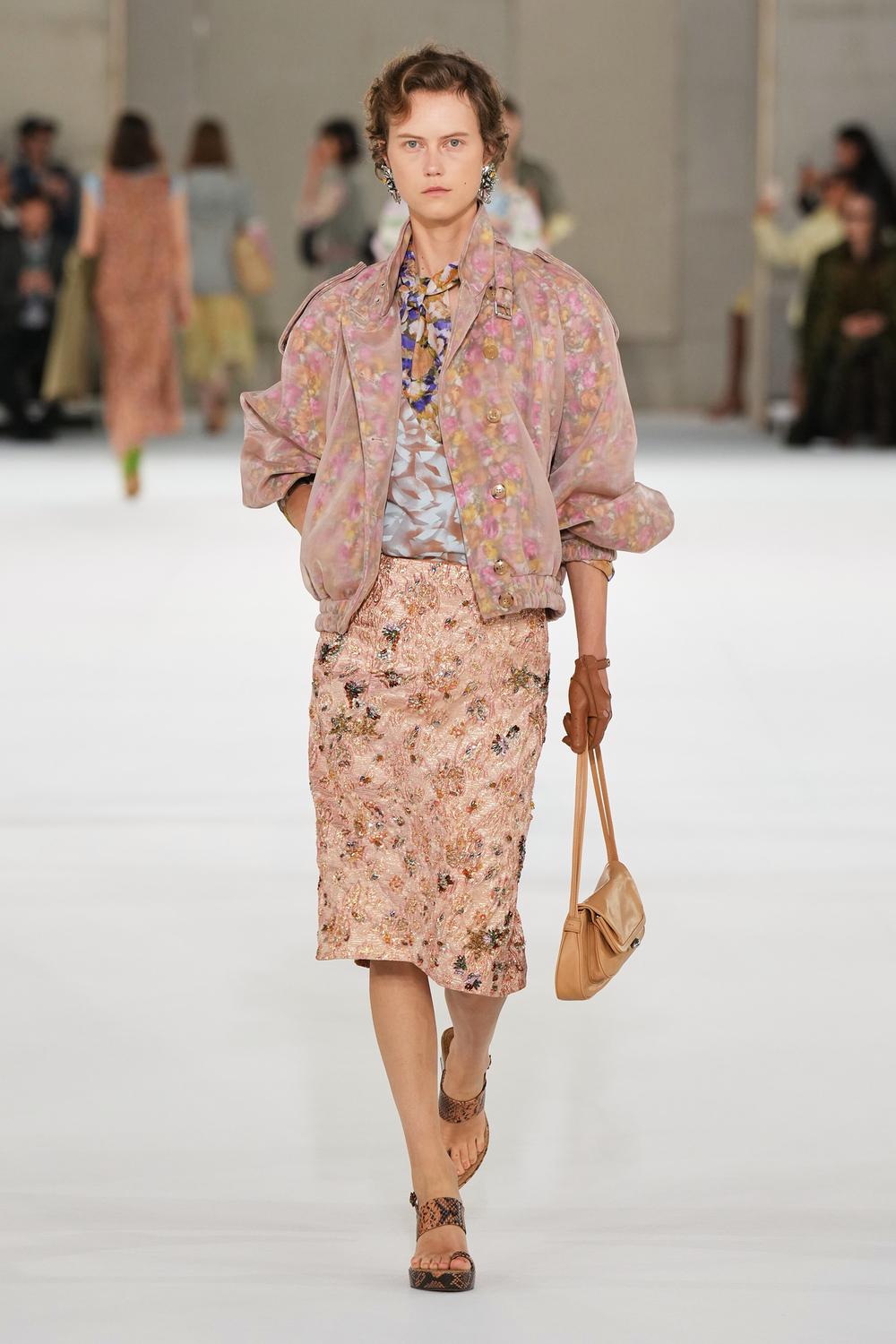 DRIES VAN NOTEN SS27 - WHAT IF FLOWERS FELL APART? Vanity Teen DRIES VAN NOTEN SS27 - WHAT IF FLOWERS FELL APART? DRIES VAN NOTEN SS27 - WHAT IF FLOWERS FELL APART? Vanity Teen