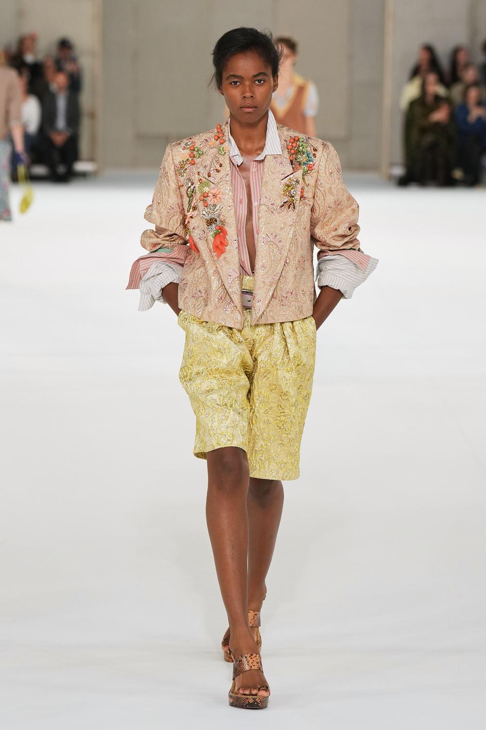 DRIES VAN NOTEN SS27 - WHAT IF FLOWERS FELL APART? Vanity Teen DRIES VAN NOTEN SS27 - WHAT IF FLOWERS FELL APART? DRIES VAN NOTEN SS27 - WHAT IF FLOWERS FELL APART? Vanity Teen