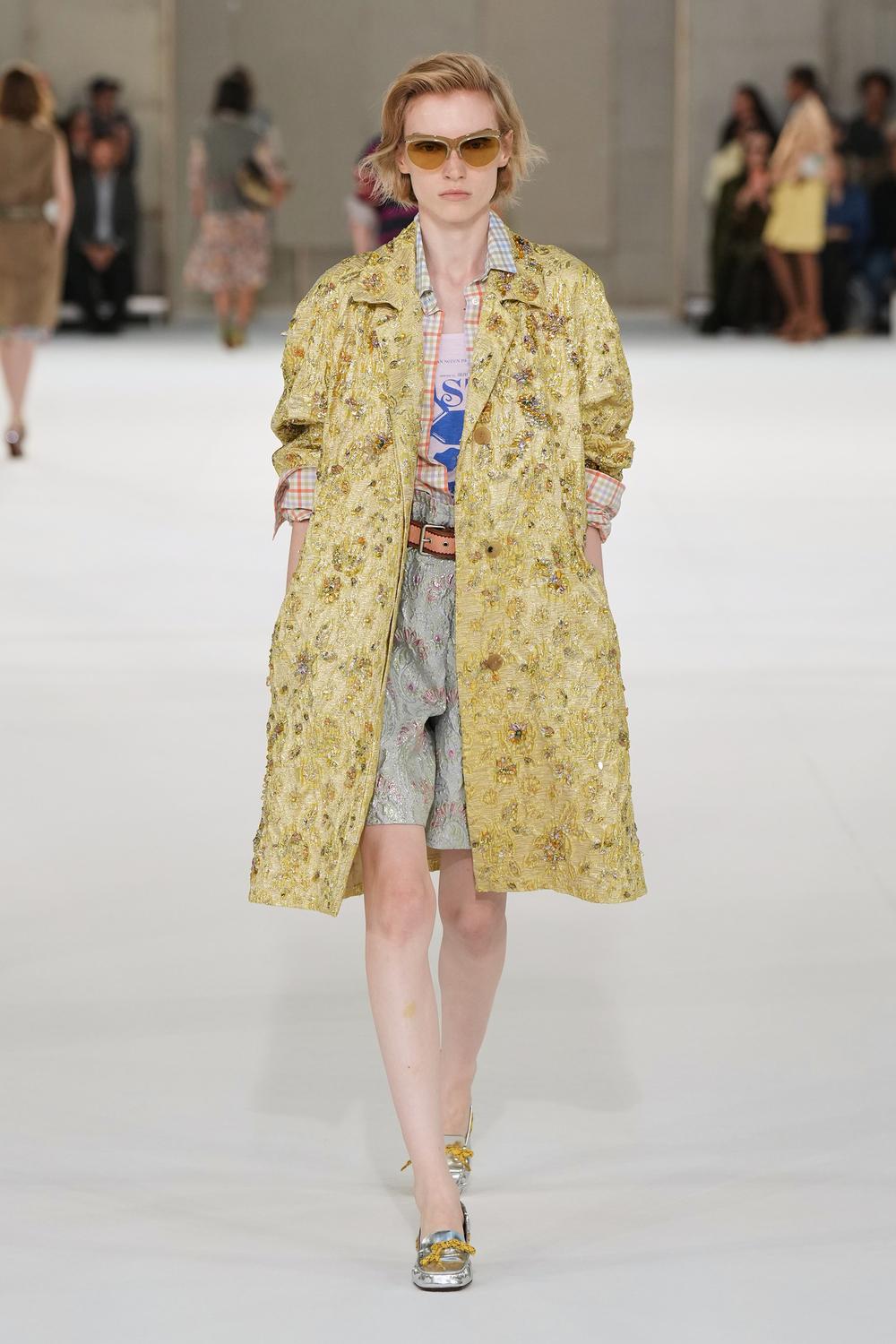 DRIES VAN NOTEN SS27 - WHAT IF FLOWERS FELL APART? Vanity Teen DRIES VAN NOTEN SS27 - WHAT IF FLOWERS FELL APART? DRIES VAN NOTEN SS27 - WHAT IF FLOWERS FELL APART? Vanity Teen