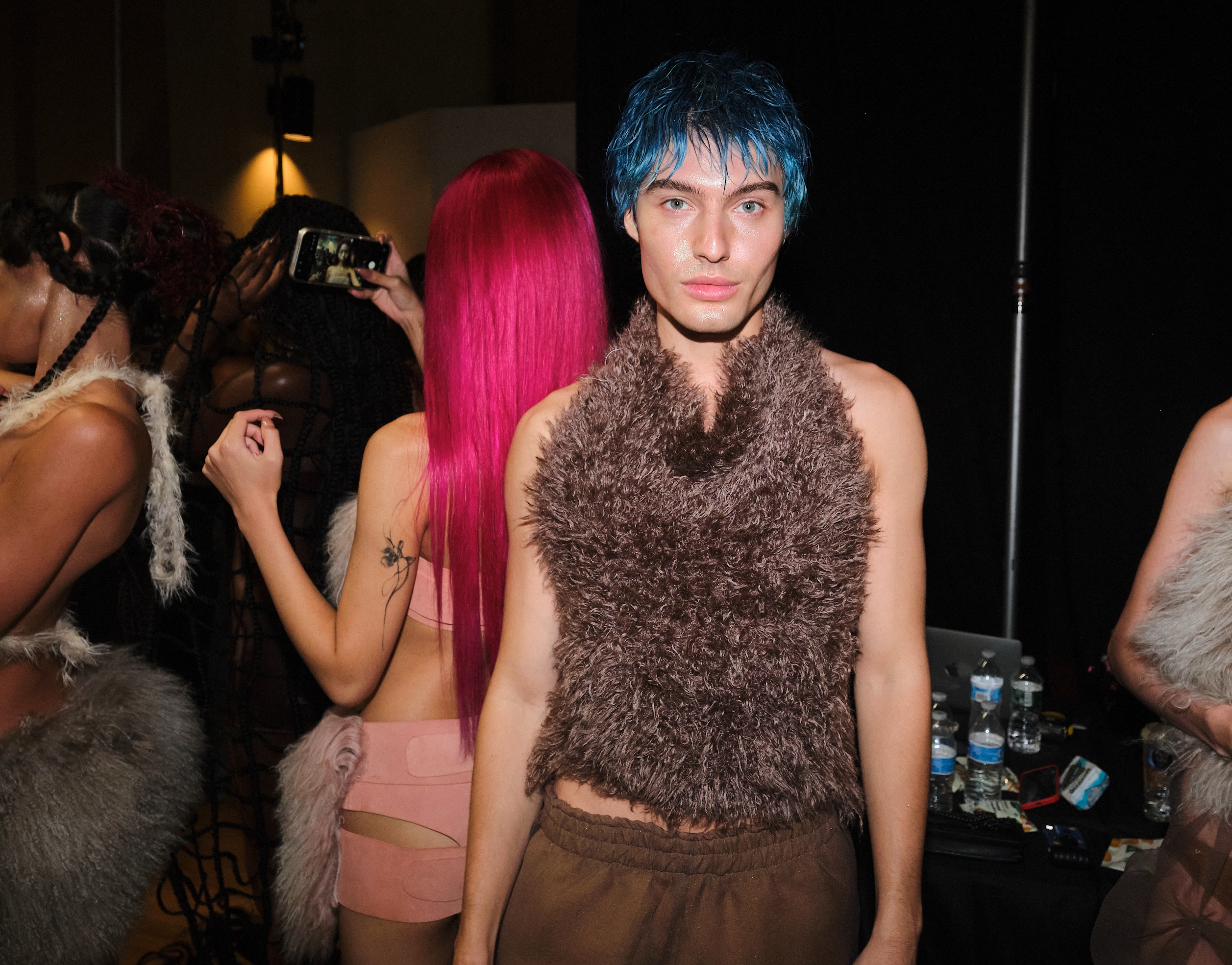 HAIR HIM OUT: EVANIE FRAUSTO’S SS27 SHOWPONY AT NYFW Vanity Teen 虚荣青年 HAIR HIM OUT: EVANIE FRAUSTO’S SS27 SHOWPONY AT NYFW HAIR HIM OUT: EVANIE FRAUSTO’S SS27 SHOWPONY AT NYFW Vanity Teen 虚荣青年