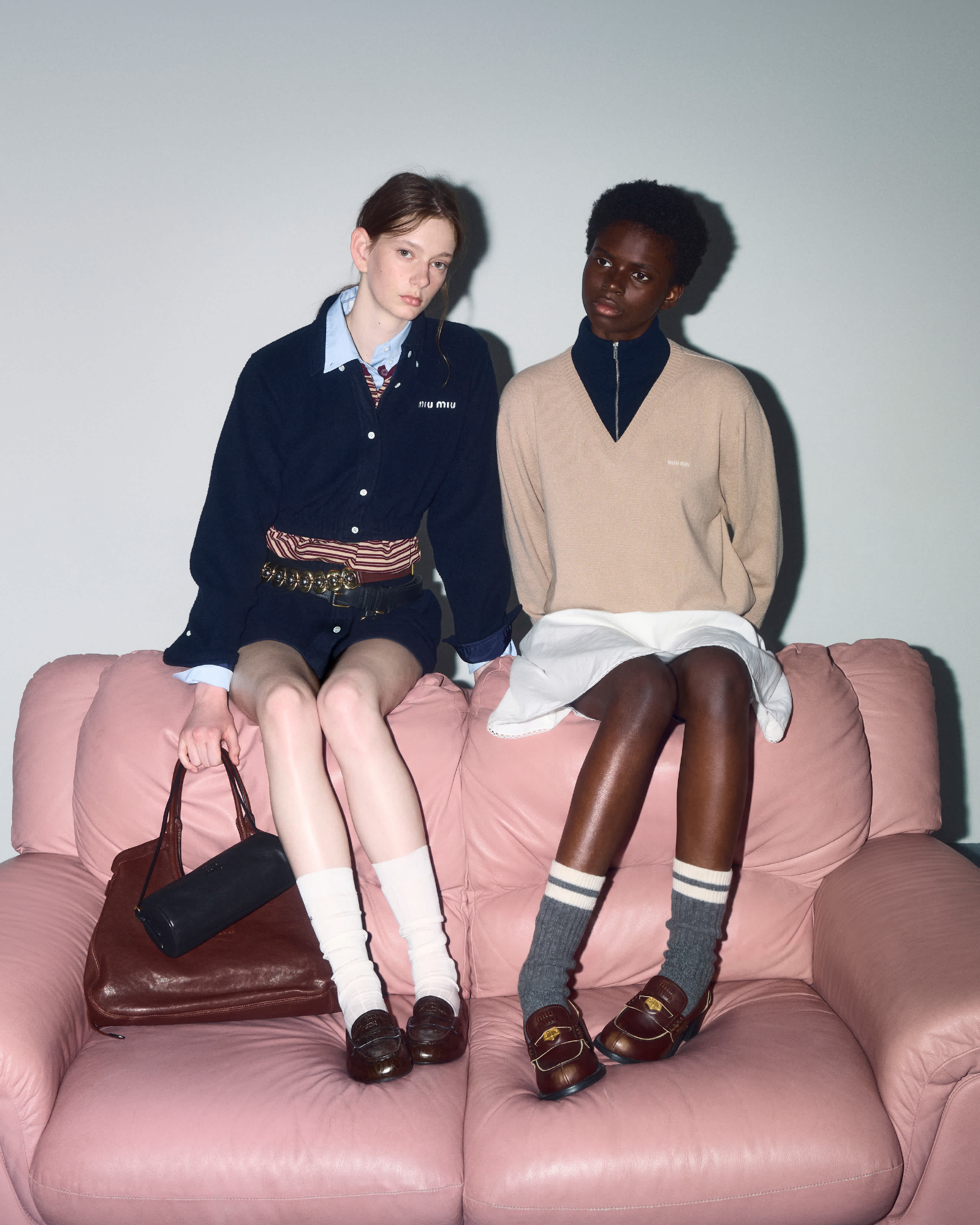Miu Miu Updates the Loafer for the New Season: Preppy Femininity with an Irreverent Twist Vanity Teen 虚荣青年 Miu Miu Updates the Loafer for the New Season: Preppy Femininity with an Irreverent Twist Miu Miu Updates the Loafer for the New Season: Preppy Femininity with an Irreverent Twist Vanity Teen 虚荣青年