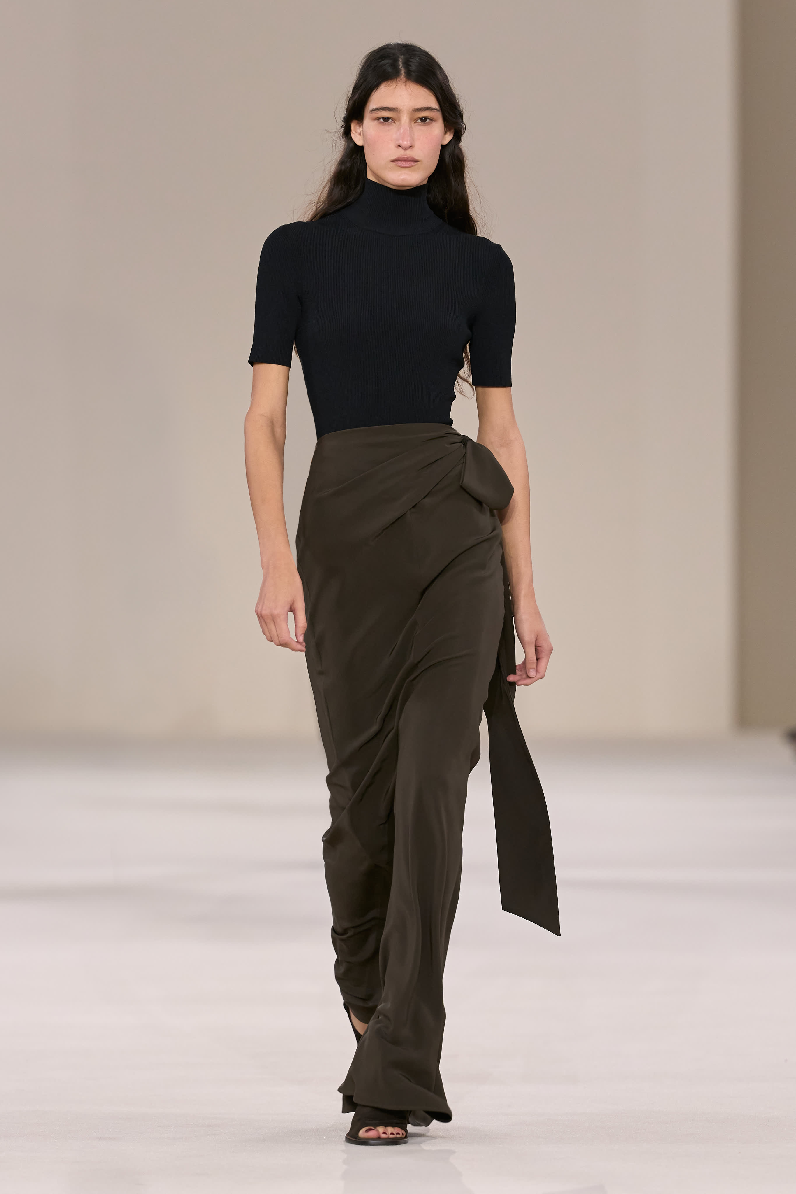 Max Mara SS27 Dresses Adventurous, Elegant Woman Max Mara SS27 Dresses Adventurous, Elegant Woman Vanity Teen