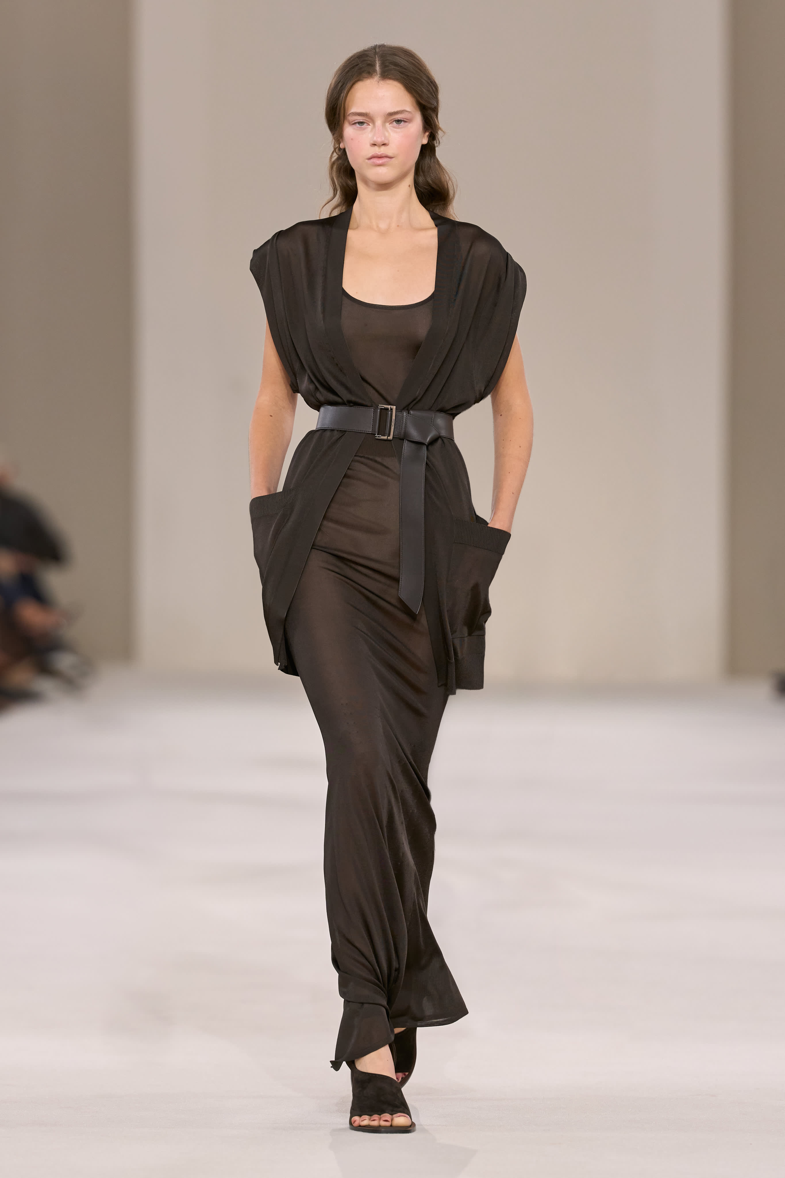 Max Mara SS27 Dresses Adventurous, Elegant Woman Max Mara SS27 Dresses Adventurous, Elegant Woman Vanity Teen