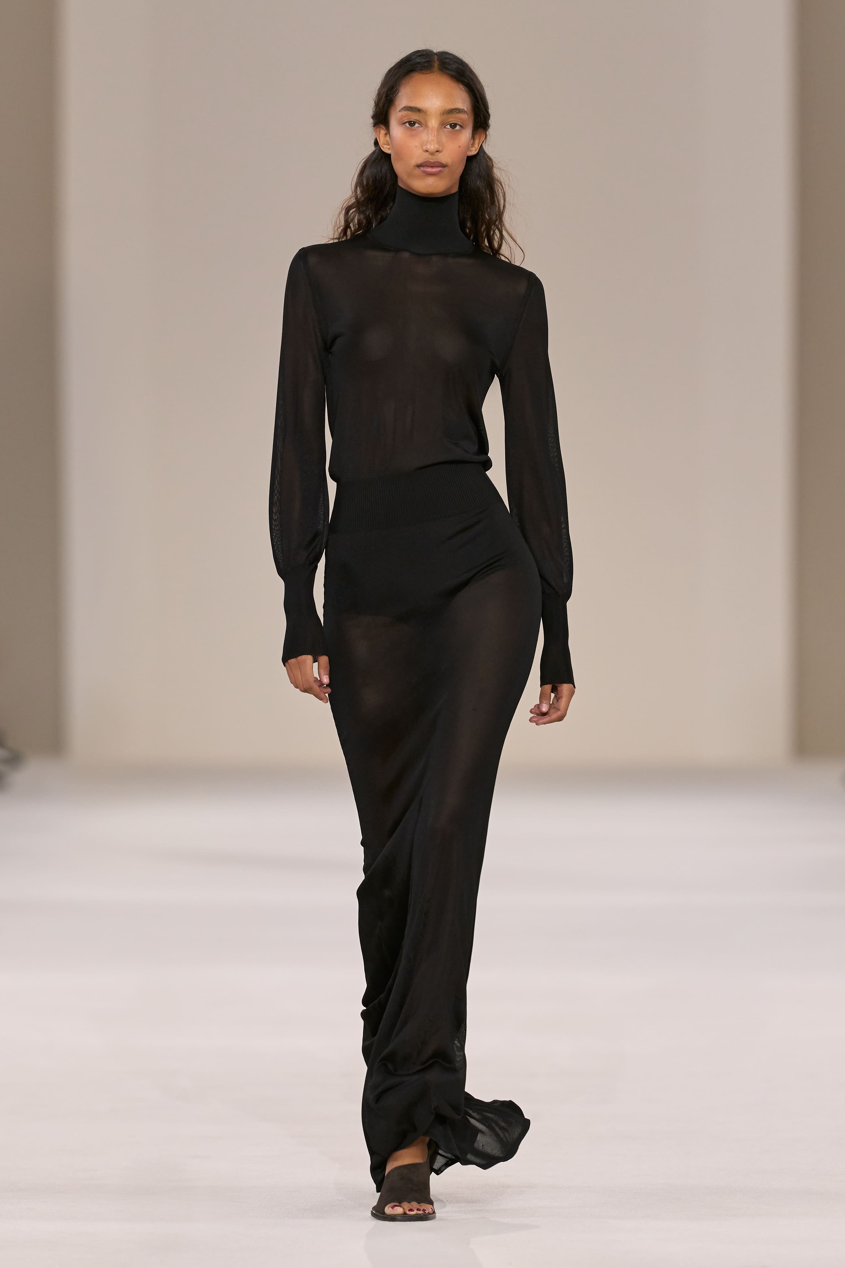 Max Mara SS27 Dresses Adventurous, Elegant Woman Max Mara SS27 Dresses Adventurous, Elegant Woman Vanity Teen
