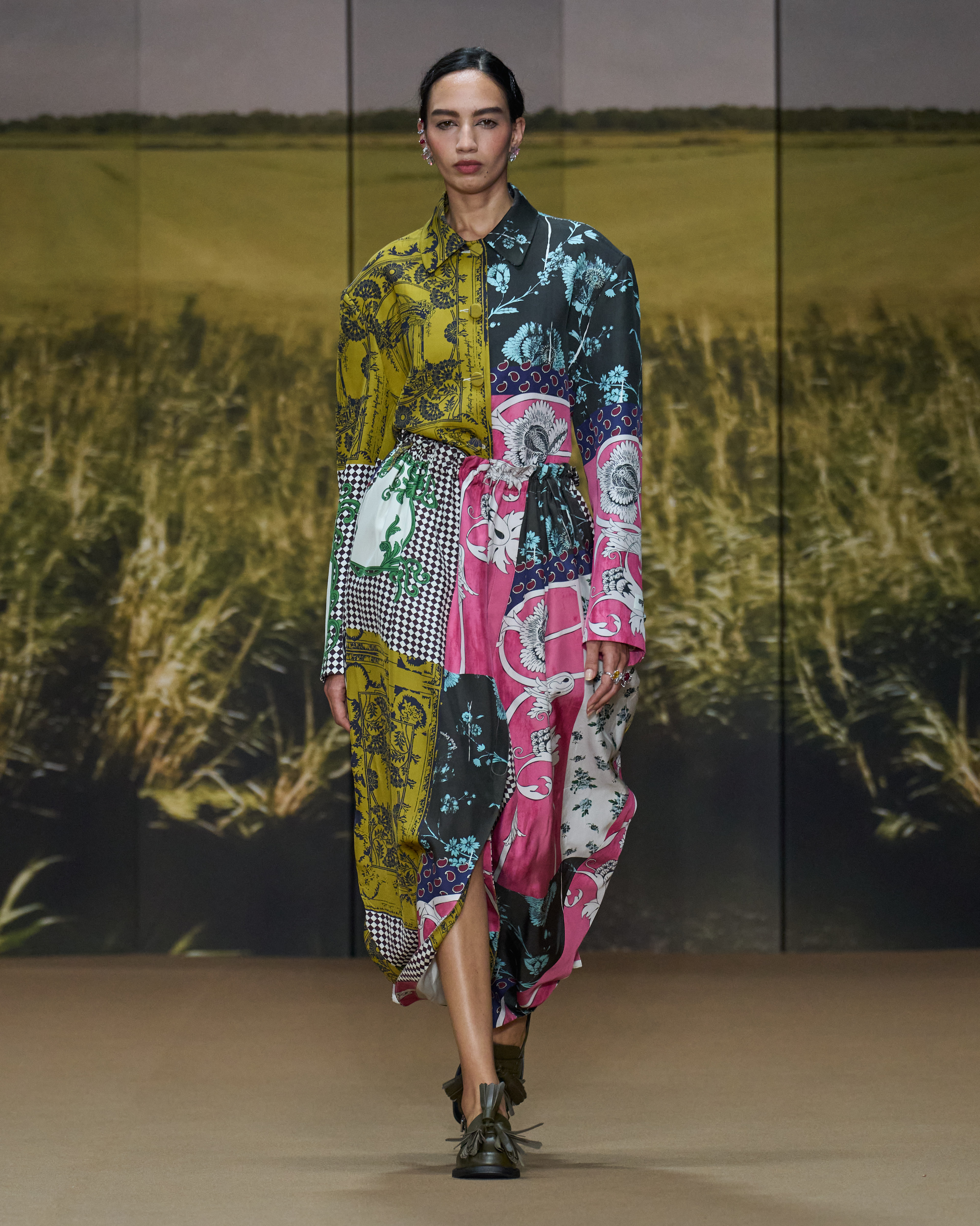 Dhruv Kapoor SS27: It’s Time to Look at the Present Vanity Teen Dhruv Kapoor SS27: It’s Time to Look at the Present Dhruv Kapoor SS27: It’s Time to Look at the Present Vanity Teen