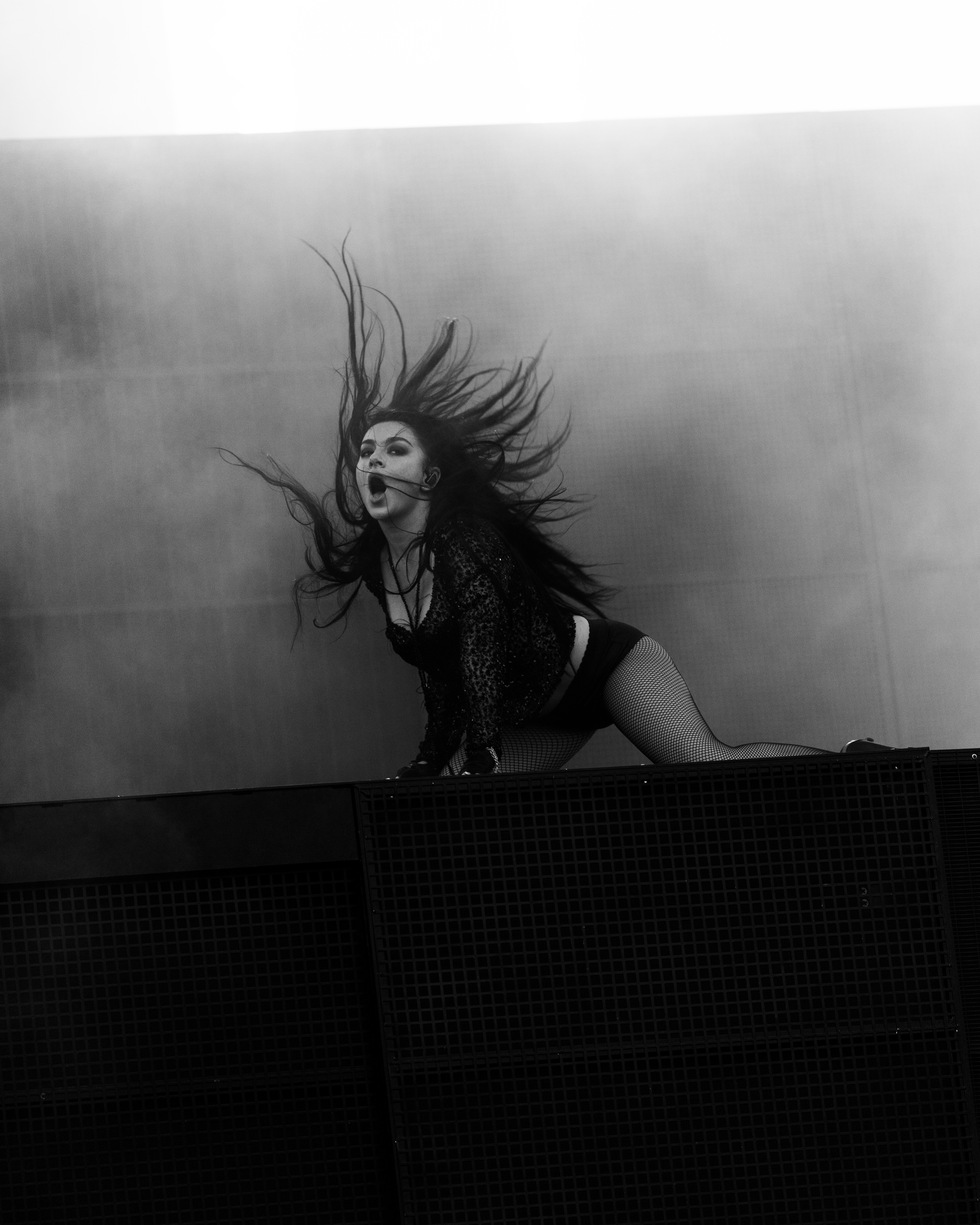 Charli XCX announces Uk & European Tour 2027: all you need to know Vanity Teen 虚荣青年 Charli XCX performing live during her Music Fashion Film era