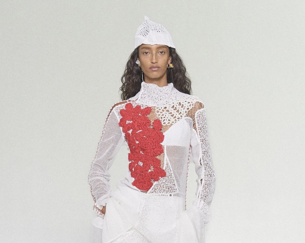 Bottega Veneta SS27: Intrecciato Takes a Lighter Turn Bottega Veneta SS27: Intrecciato Takes a Lighter Turn Vanity Teen