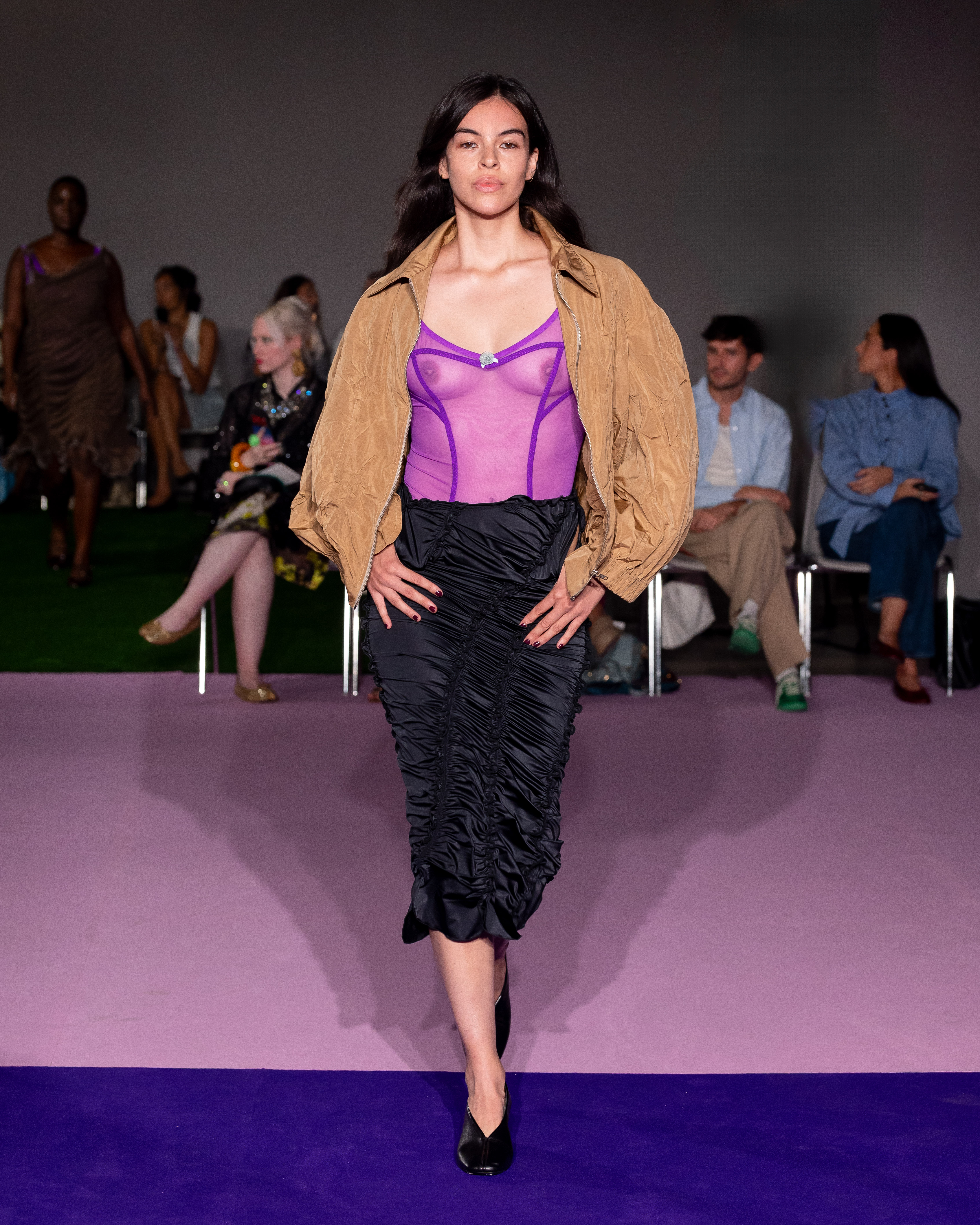 Ester Manas SS27: a Wardrobe of Carefully Orchestrated Chaos Vanity Teen Ester Manas SS27: a Wardrobe of Carefully Orchestrated Chaos Ester Manas SS27: a Wardrobe of Carefully Orchestrated Chaos Vanity Teen