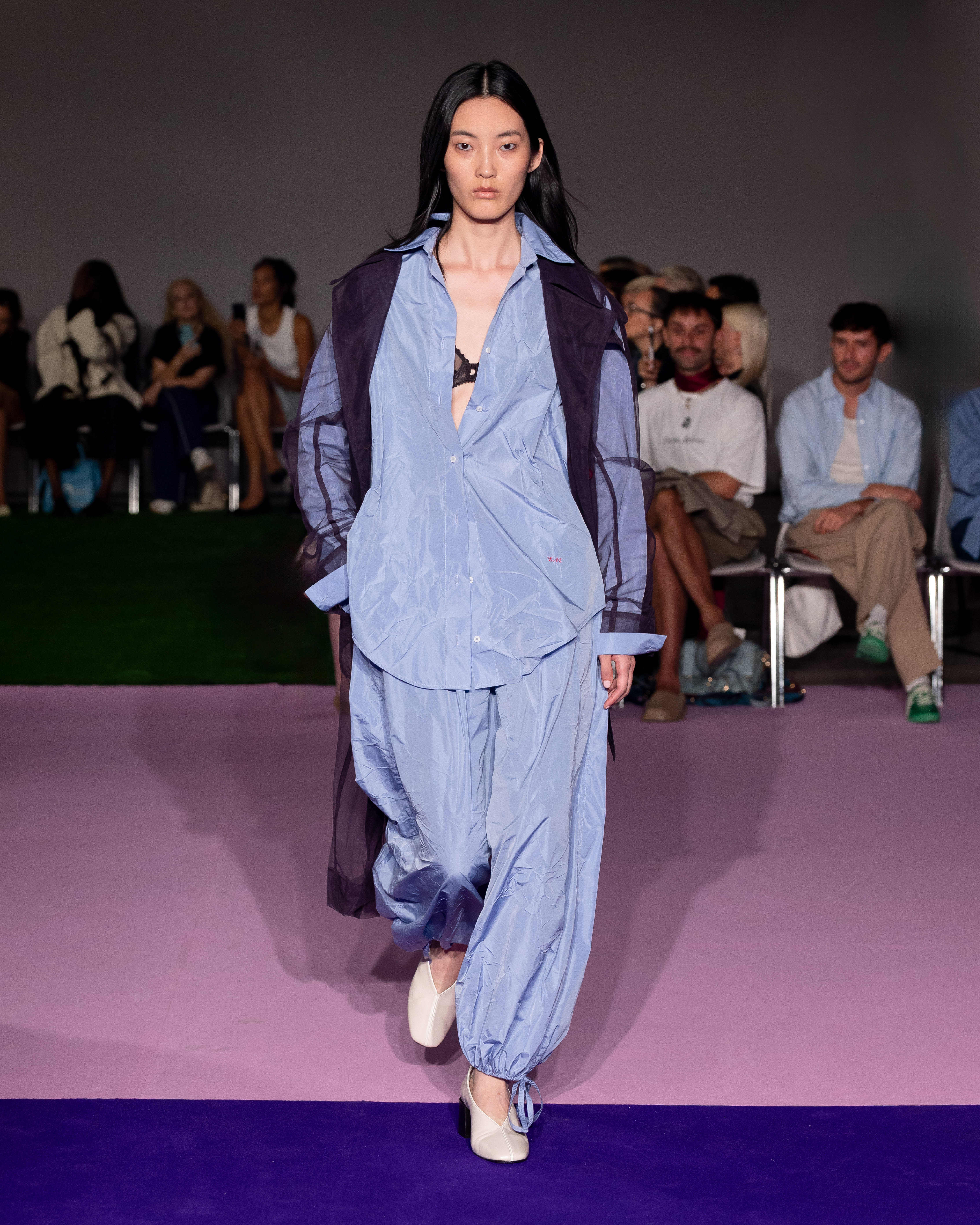 Ester Manas SS27: a Wardrobe of Carefully Orchestrated Chaos Vanity Teen Ester Manas SS27: a Wardrobe of Carefully Orchestrated Chaos Ester Manas SS27: a Wardrobe of Carefully Orchestrated Chaos Vanity Teen