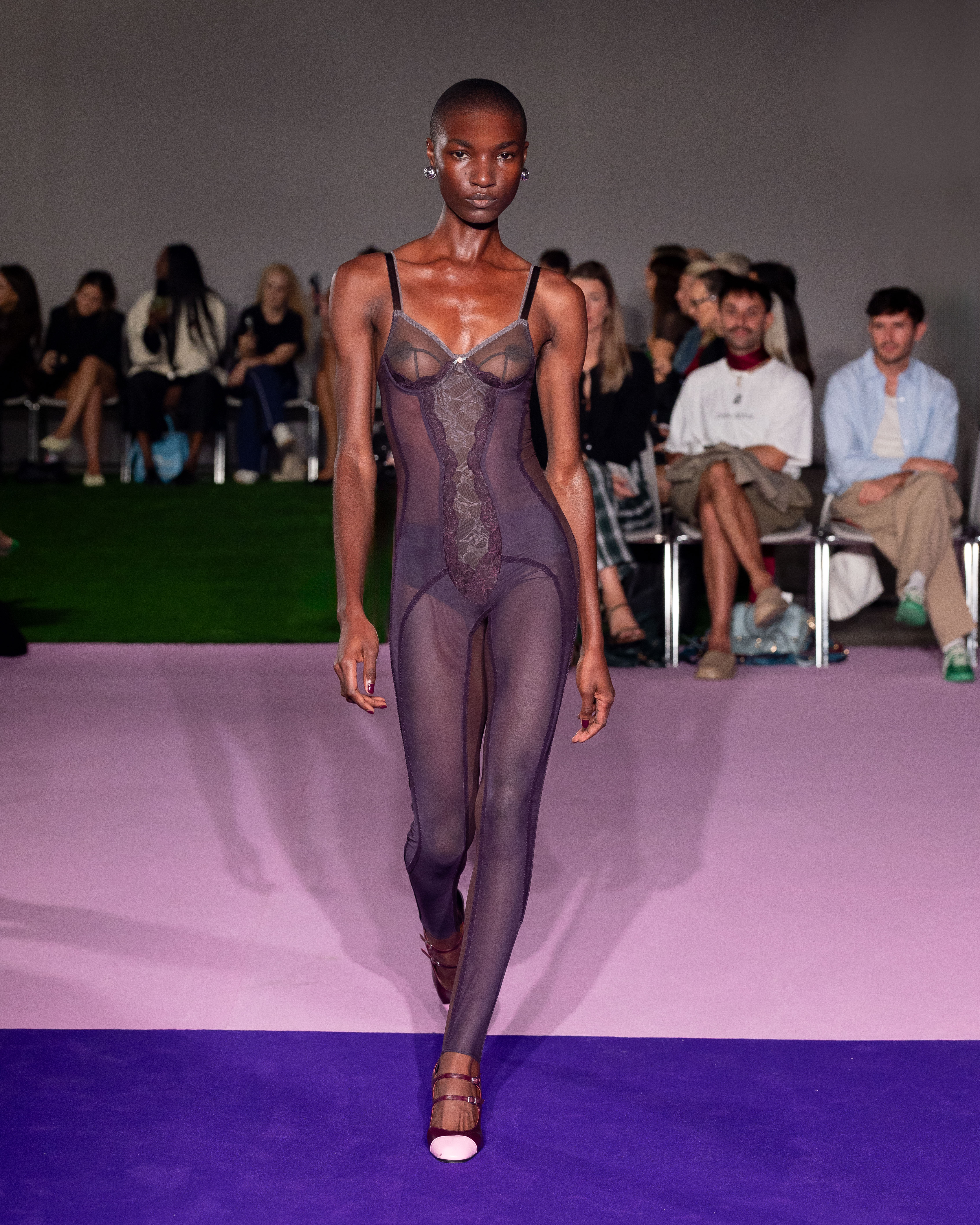 Ester Manas SS27: a Wardrobe of Carefully Orchestrated Chaos Vanity Teen Ester Manas SS27: a Wardrobe of Carefully Orchestrated Chaos Ester Manas SS27: a Wardrobe of Carefully Orchestrated Chaos Vanity Teen
