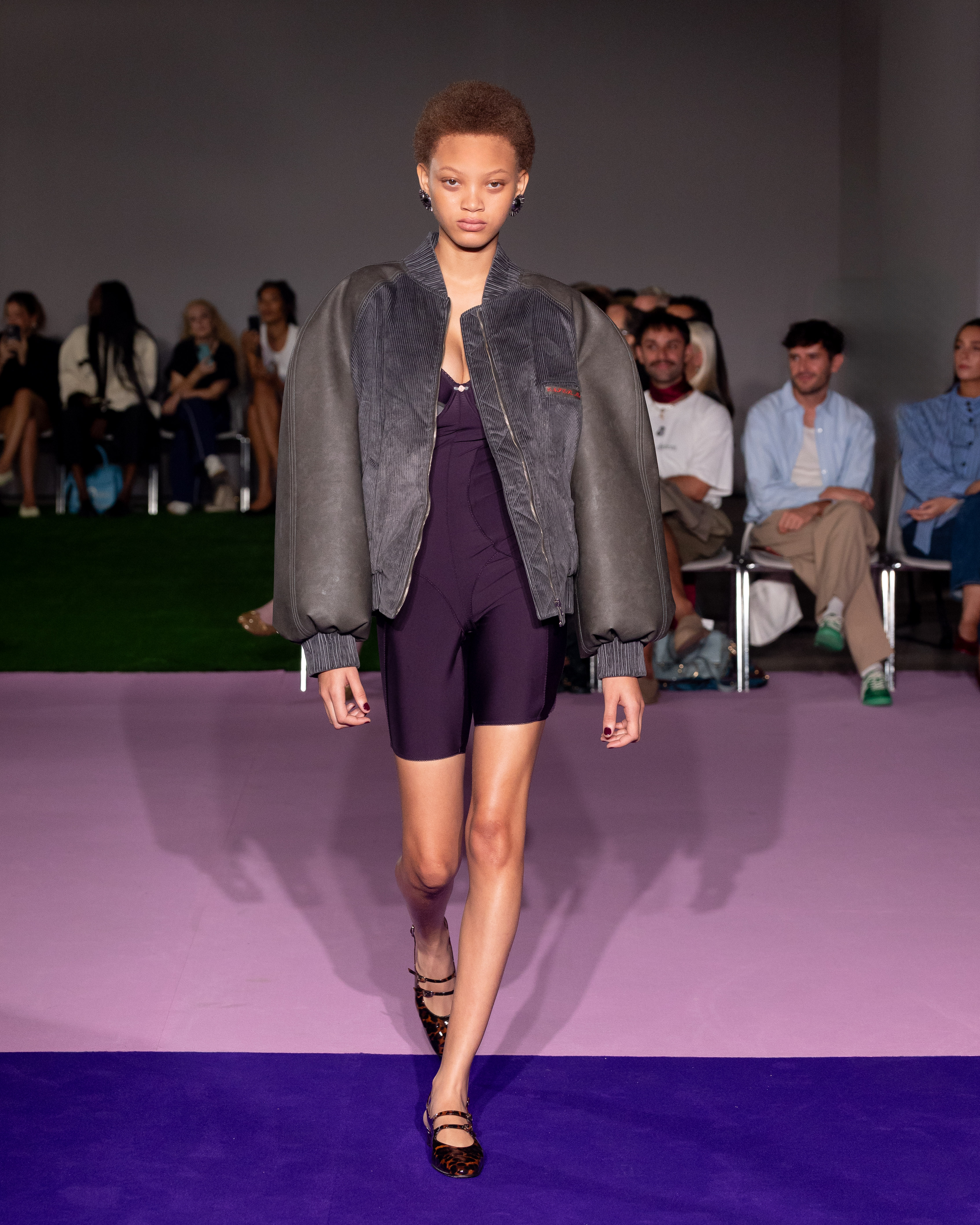 Ester Manas SS27: a Wardrobe of Carefully Orchestrated Chaos Vanity Teen Ester Manas SS27: a Wardrobe of Carefully Orchestrated Chaos Ester Manas SS27: a Wardrobe of Carefully Orchestrated Chaos Vanity Teen