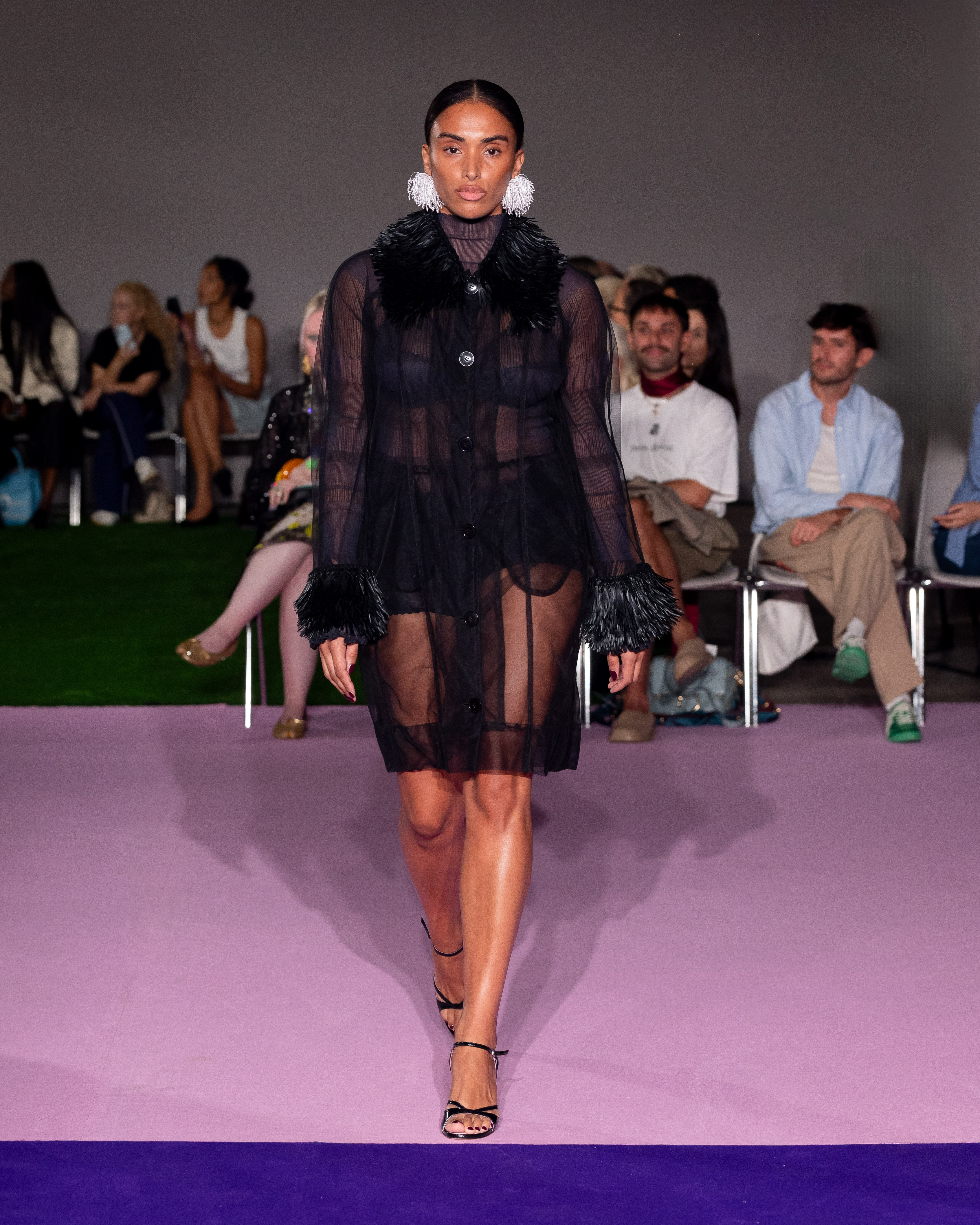 Ester Manas SS27: a Wardrobe of Carefully Orchestrated Chaos Vanity Teen Ester Manas SS27: a Wardrobe of Carefully Orchestrated Chaos Ester Manas SS27: a Wardrobe of Carefully Orchestrated Chaos Vanity Teen