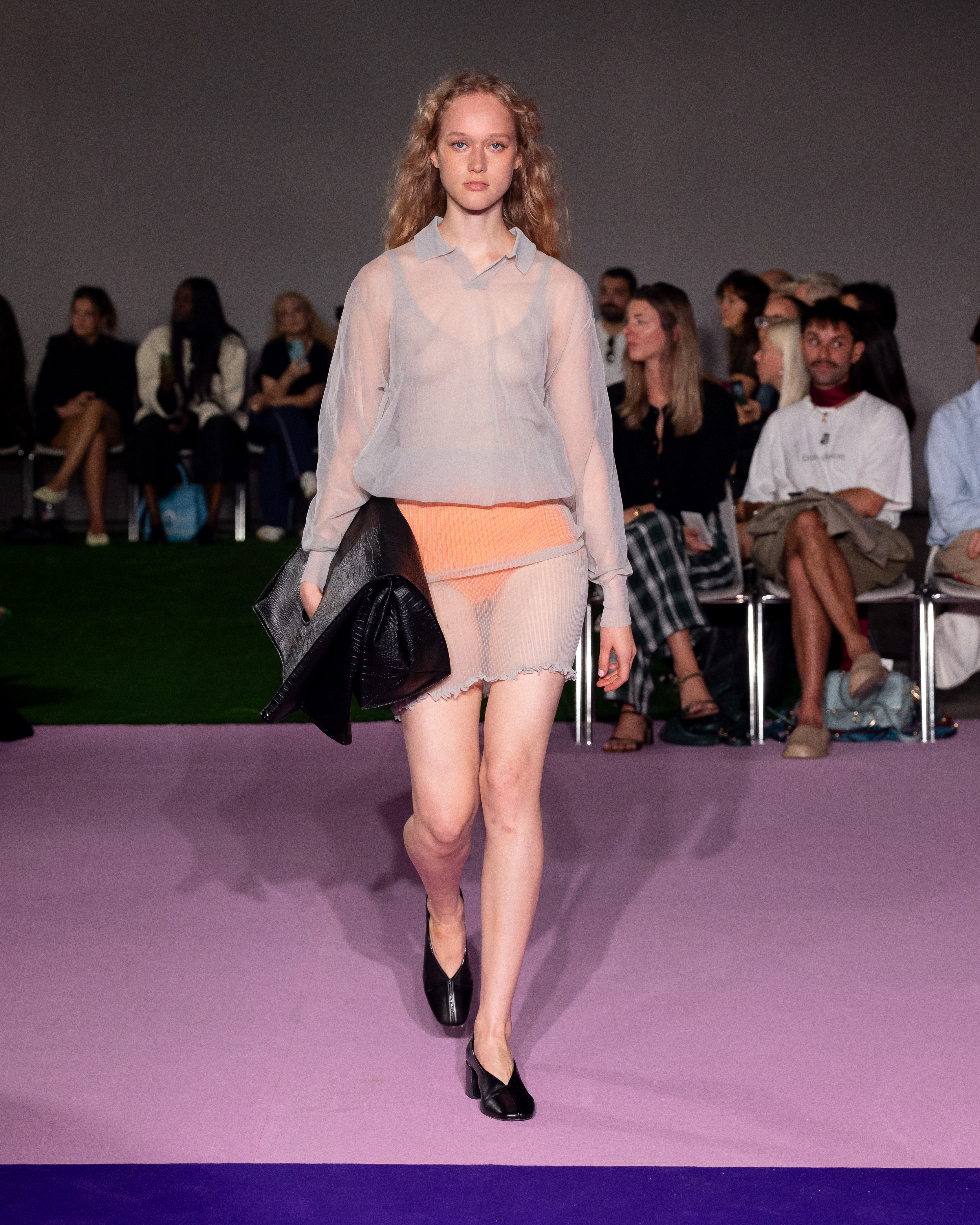 Ester Manas SS27: a Wardrobe of Carefully Orchestrated Chaos Vanity Teen Ester Manas SS27: a Wardrobe of Carefully Orchestrated Chaos Ester Manas SS27: a Wardrobe of Carefully Orchestrated Chaos Vanity Teen