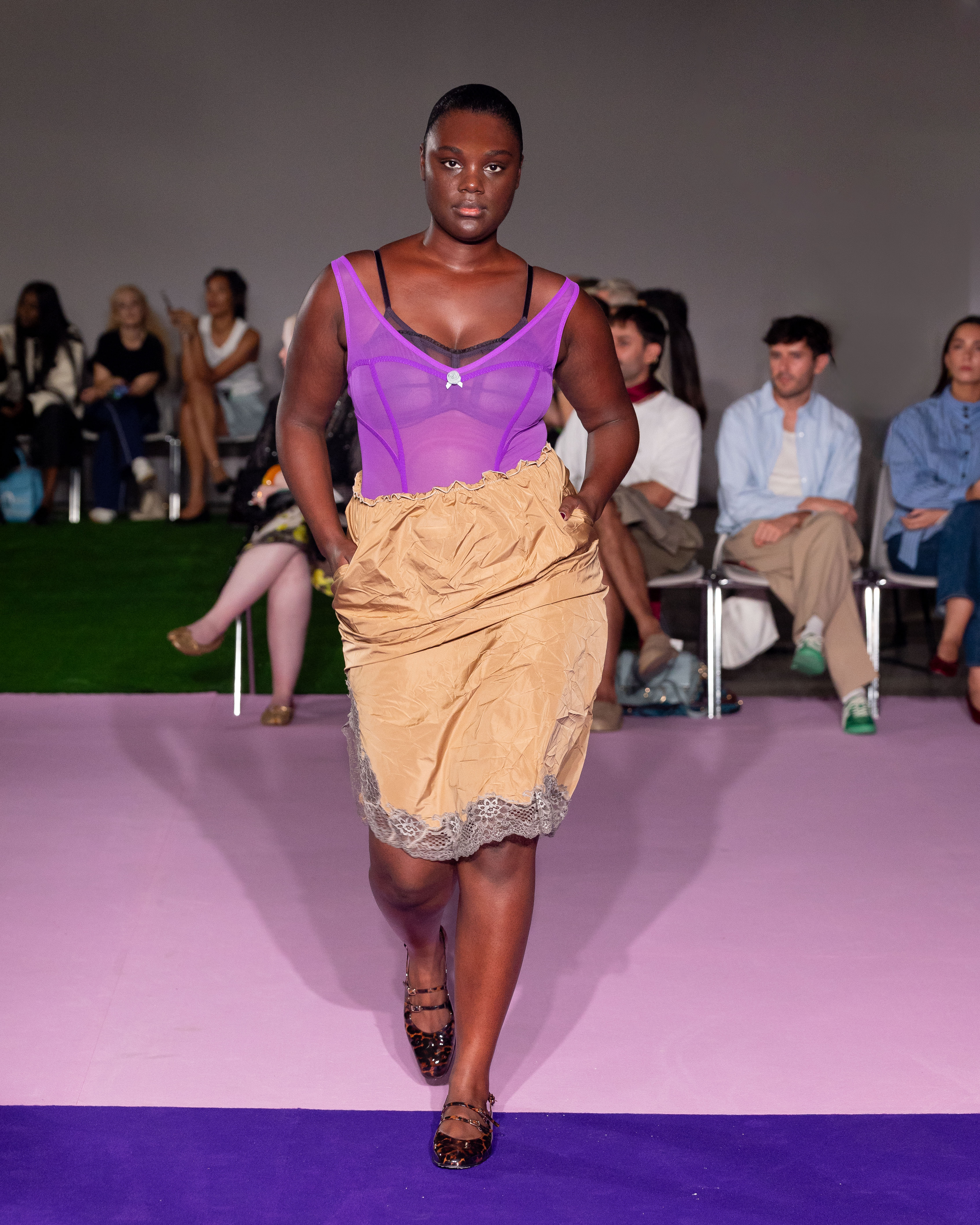 Ester Manas SS27: a Wardrobe of Carefully Orchestrated Chaos Vanity Teen Ester Manas SS27: a Wardrobe of Carefully Orchestrated Chaos Ester Manas SS27: a Wardrobe of Carefully Orchestrated Chaos Vanity Teen