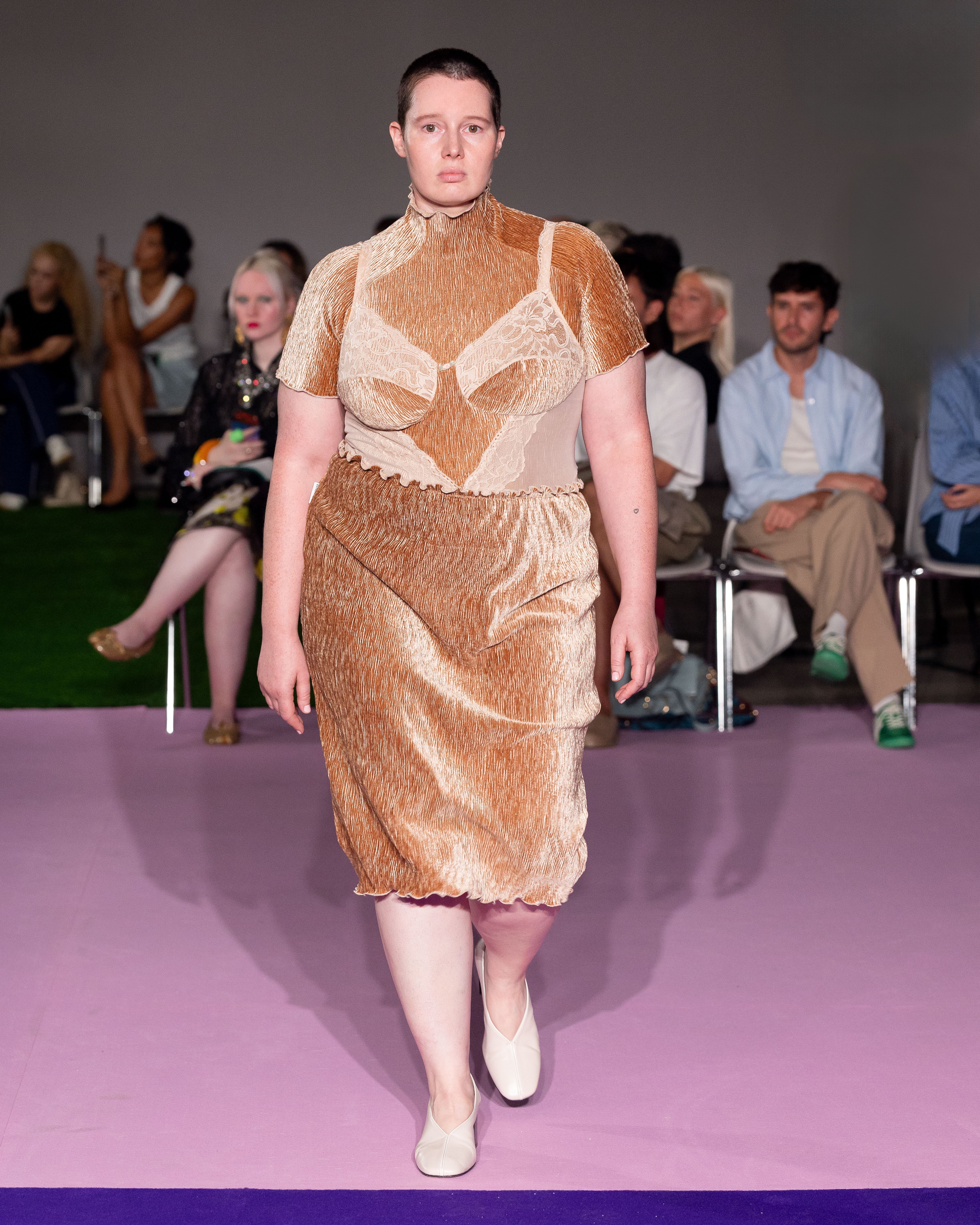 Ester Manas SS27: a Wardrobe of Carefully Orchestrated Chaos Vanity Teen Ester Manas SS27: a Wardrobe of Carefully Orchestrated Chaos Ester Manas SS27: a Wardrobe of Carefully Orchestrated Chaos Vanity Teen