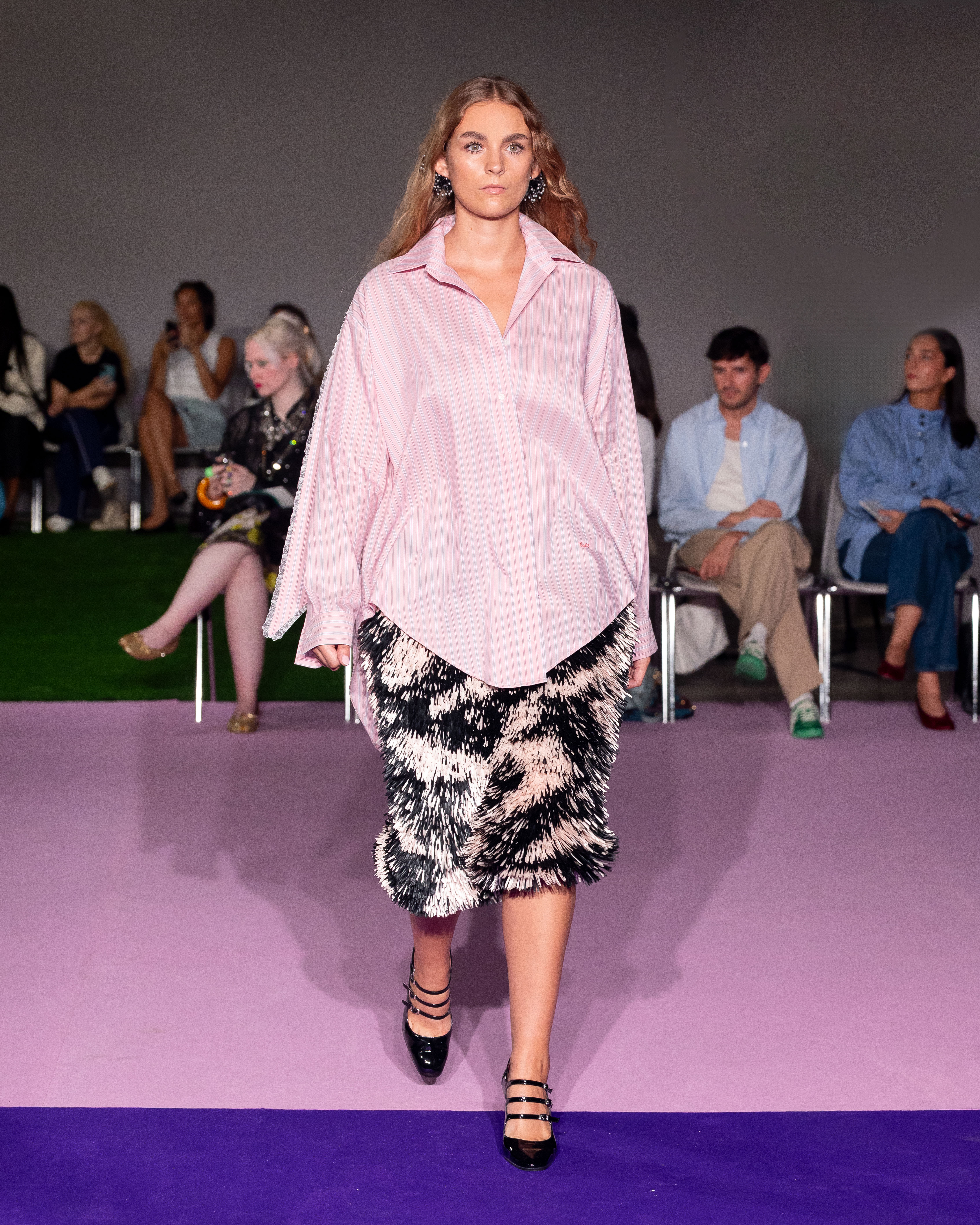 Ester Manas SS27: a Wardrobe of Carefully Orchestrated Chaos Vanity Teen Ester Manas SS27: a Wardrobe of Carefully Orchestrated Chaos Ester Manas SS27: a Wardrobe of Carefully Orchestrated Chaos Vanity Teen
