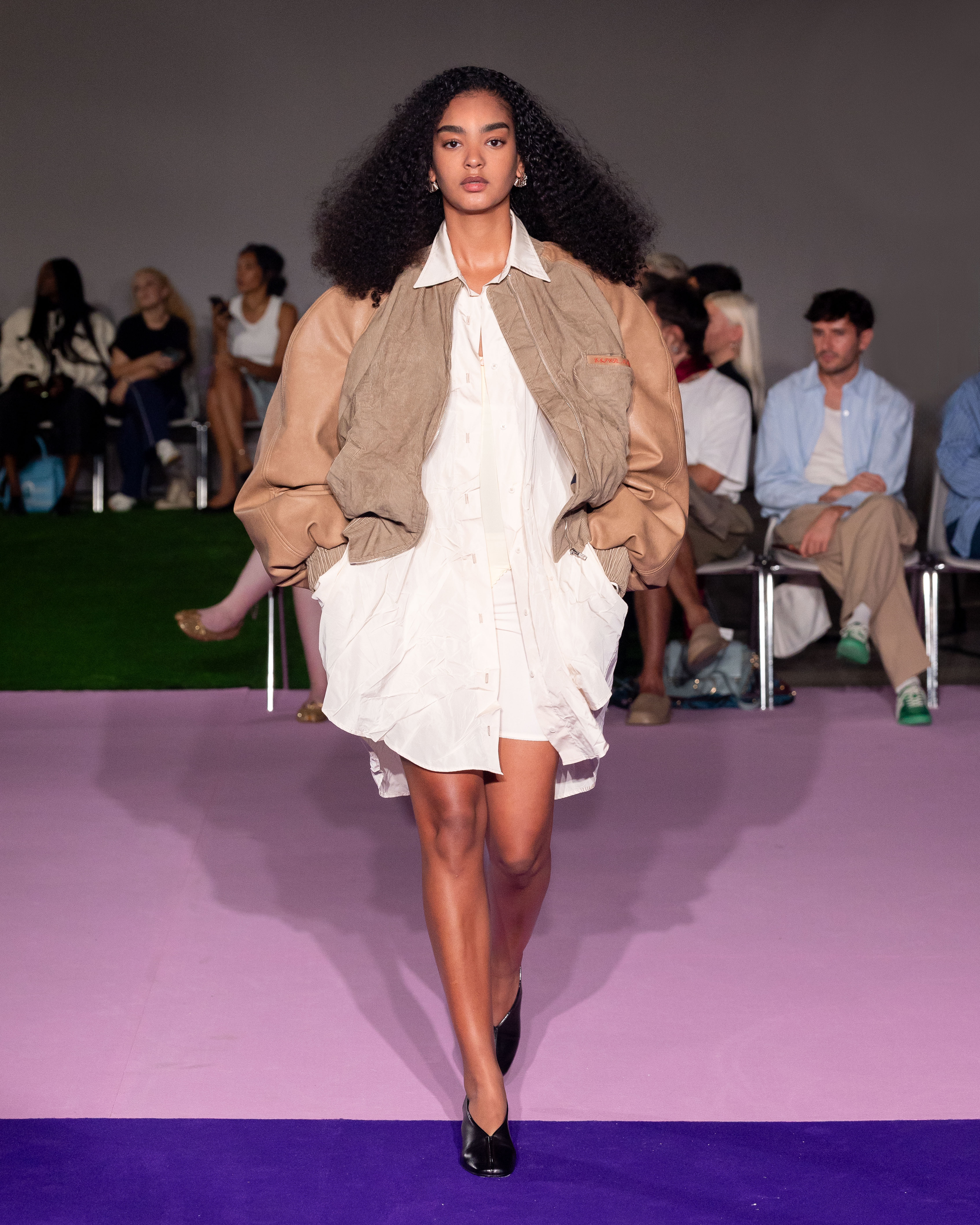 Ester Manas SS27: a Wardrobe of Carefully Orchestrated Chaos Vanity Teen Ester Manas SS27: a Wardrobe of Carefully Orchestrated Chaos Ester Manas SS27: a Wardrobe of Carefully Orchestrated Chaos Vanity Teen