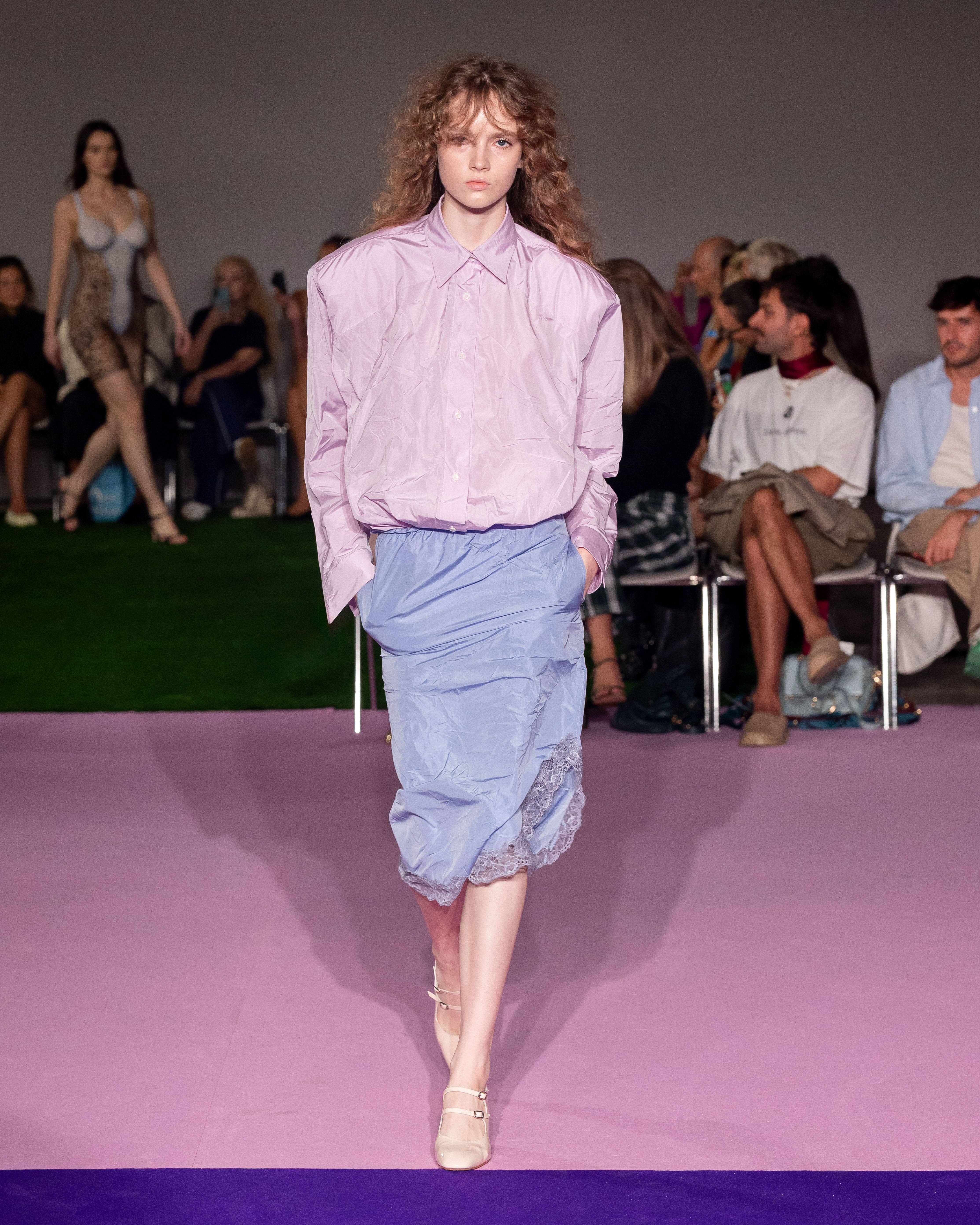 Ester Manas SS27: a Wardrobe of Carefully Orchestrated Chaos Vanity Teen Ester Manas SS27: a Wardrobe of Carefully Orchestrated Chaos Ester Manas SS27: a Wardrobe of Carefully Orchestrated Chaos Vanity Teen