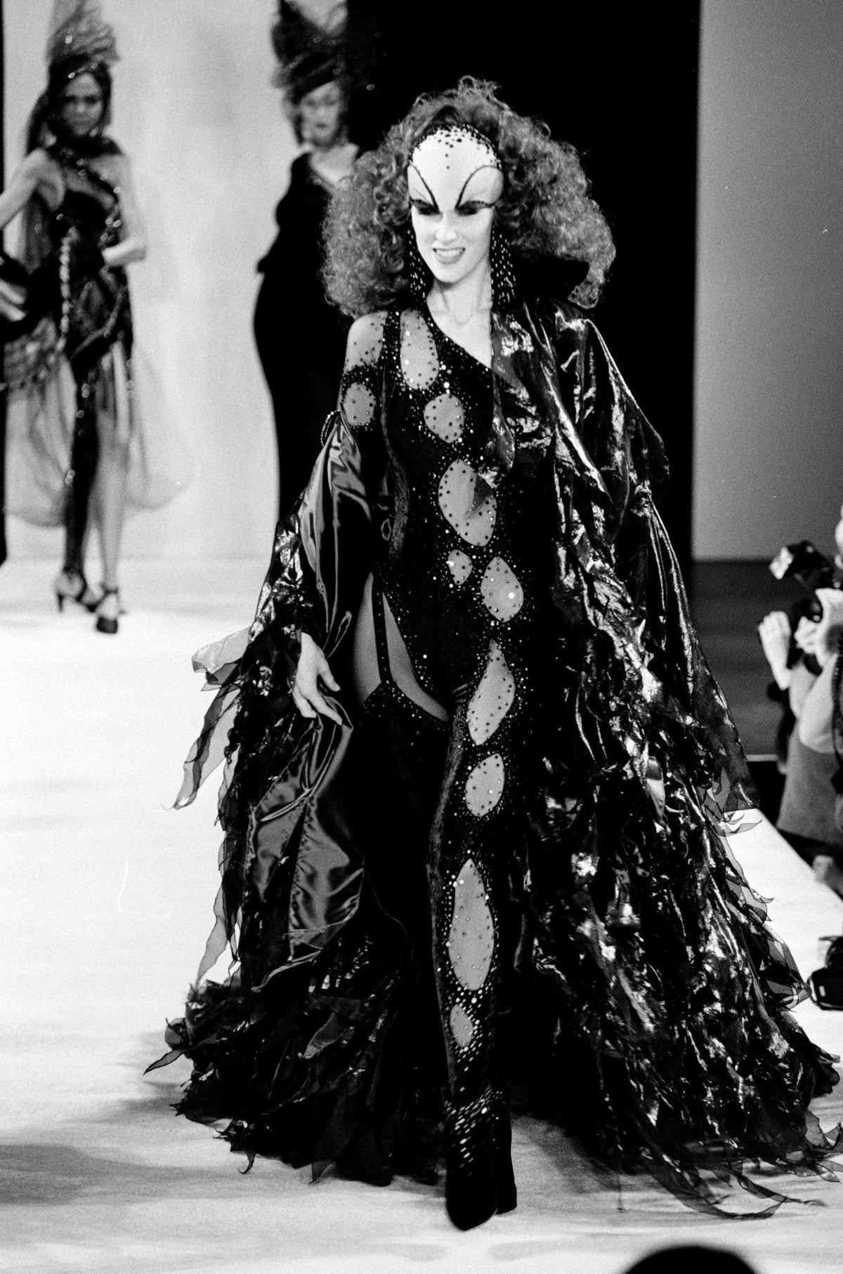 Bob Mackie left us: The Man Who Dressed the Stars from the 80's till today Bob Mackie left us: The Man Who Dressed the Stars from the 80's till today Vanity Teen 虚荣青年